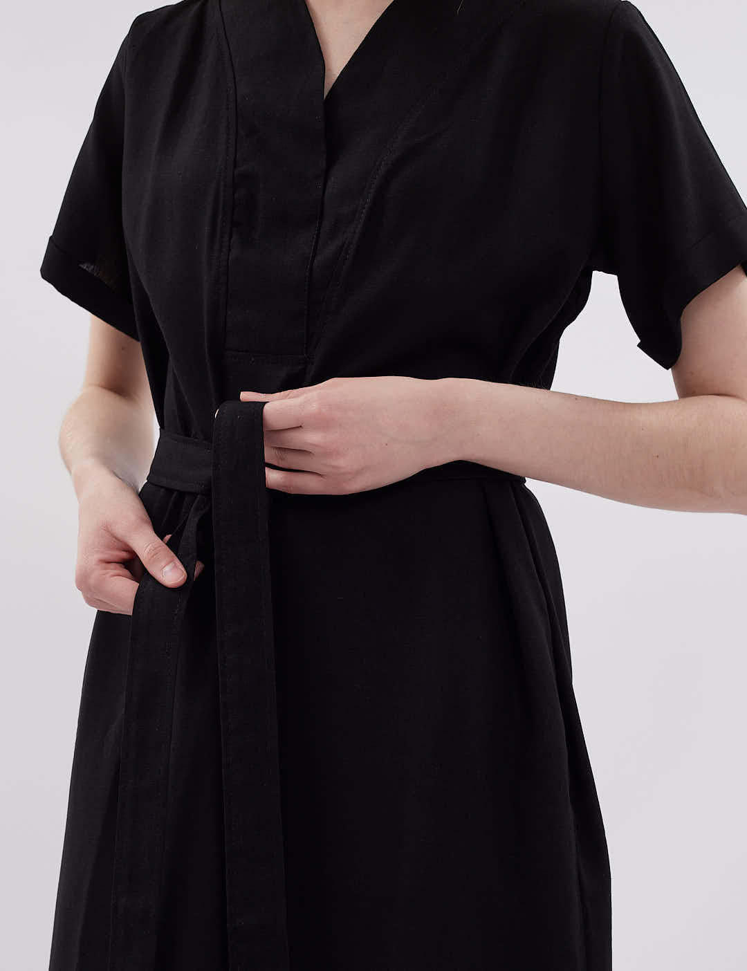 Картинка Сукня Voyager dress міді чорна