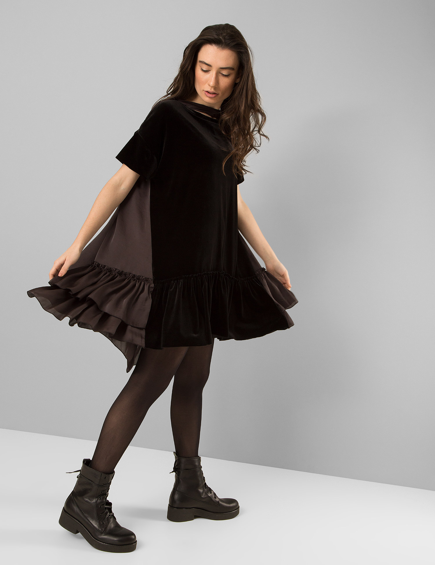 Картинка Жіноча чорна сукня