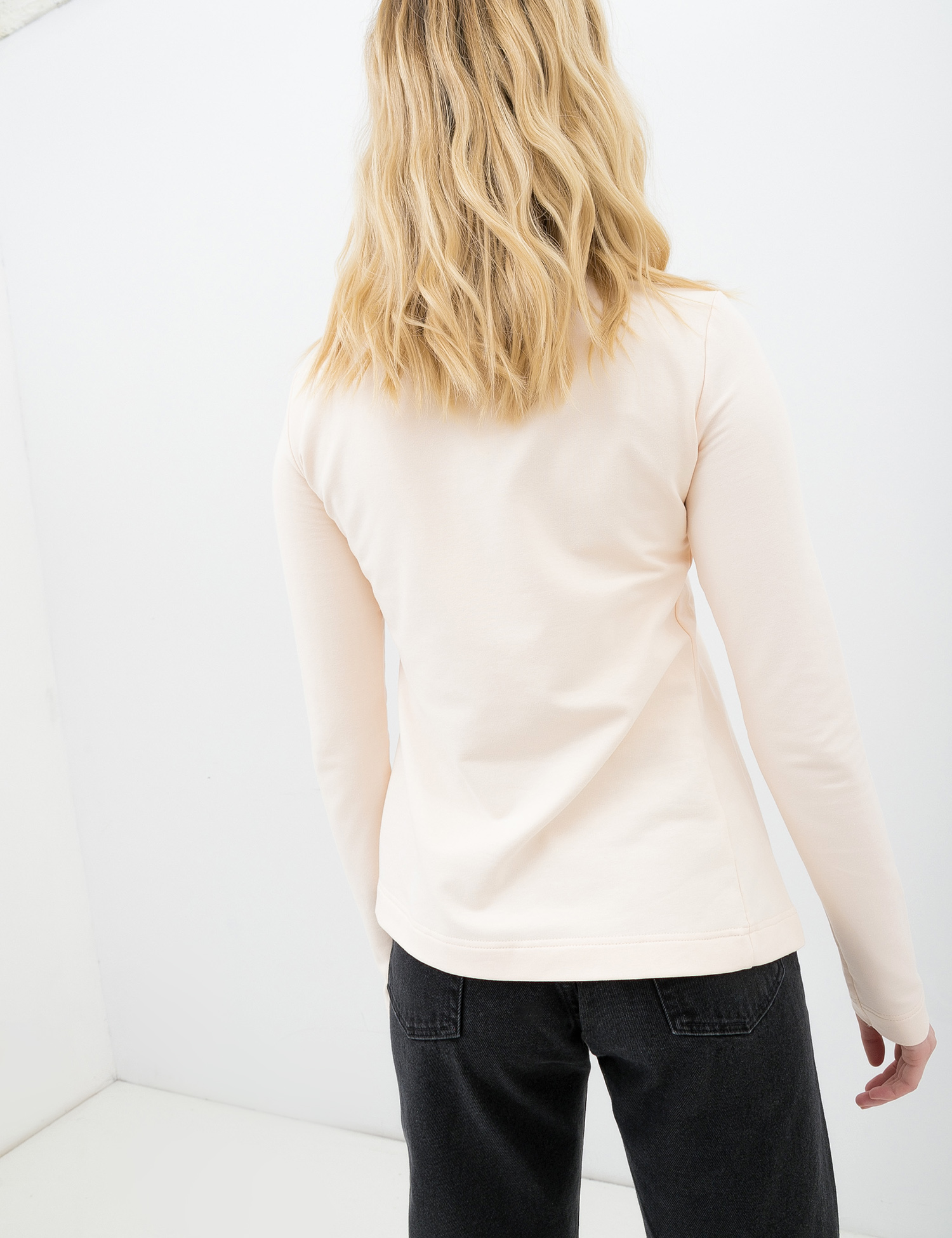 Картинка Жіночий бежевий лонгслів