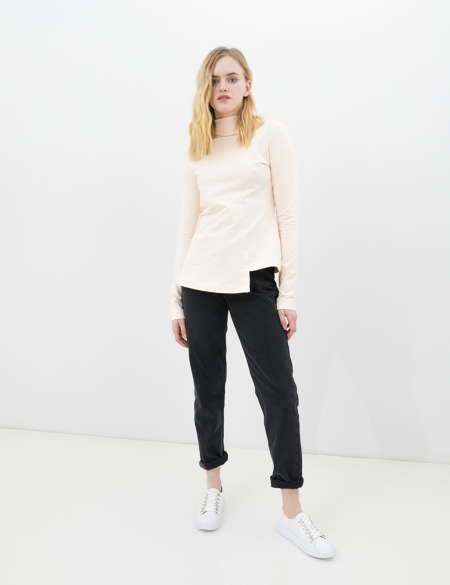 Картинка Жіночий бежевий лонгслів