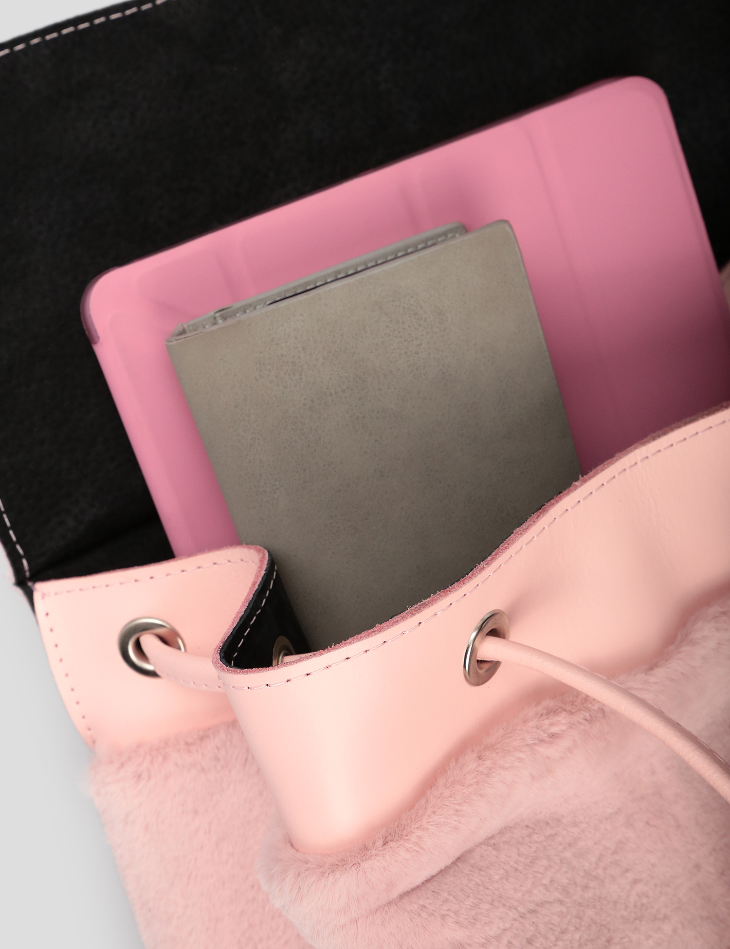 Картинка Жіночий рожевий шкіряний рюкзак