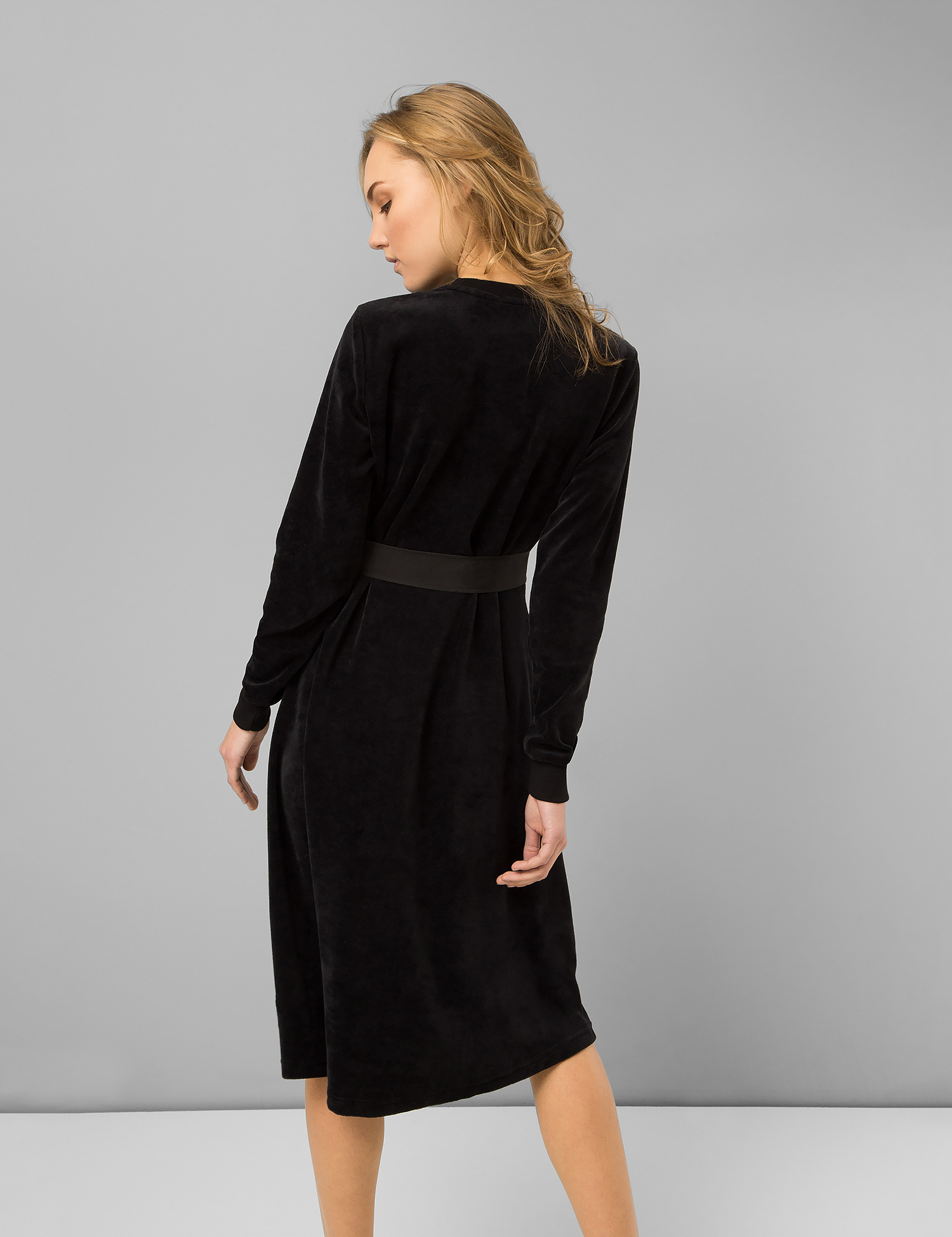 Картинка Жіноча чорна оксамитова сукня