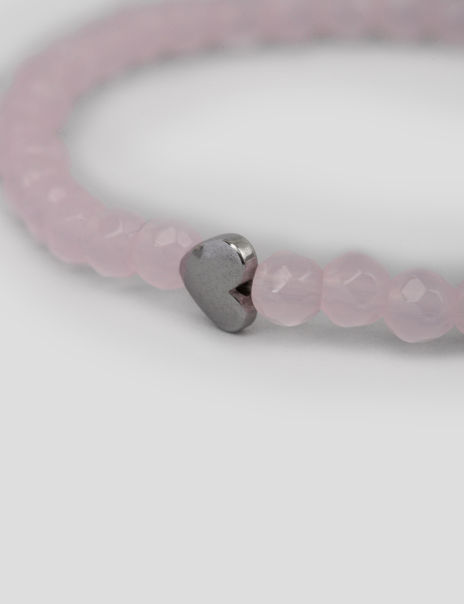 Картинка Жіночий рожевий браслет на еластичному шнурі