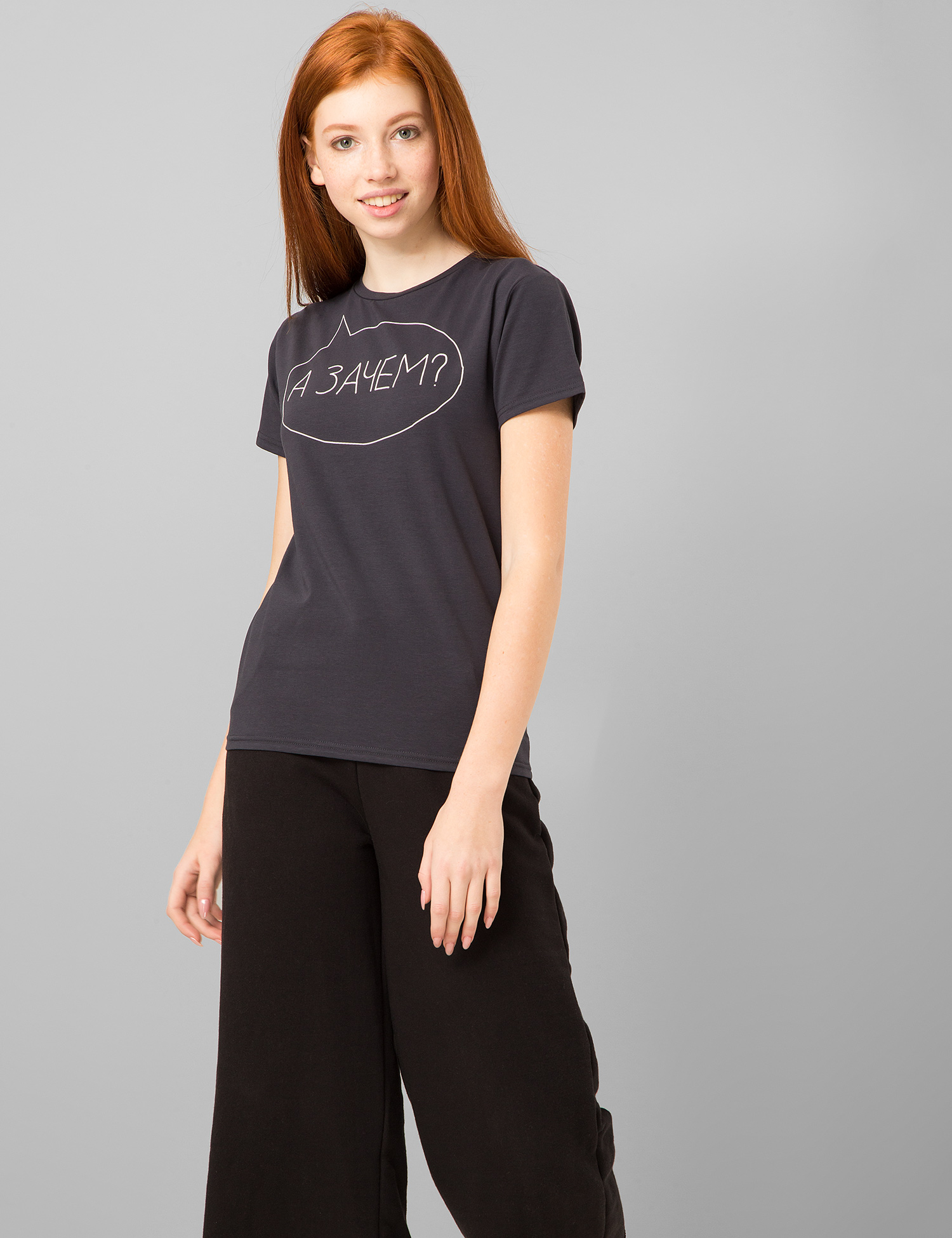Картинка Жіноча темно-сіра футболка з принтом	