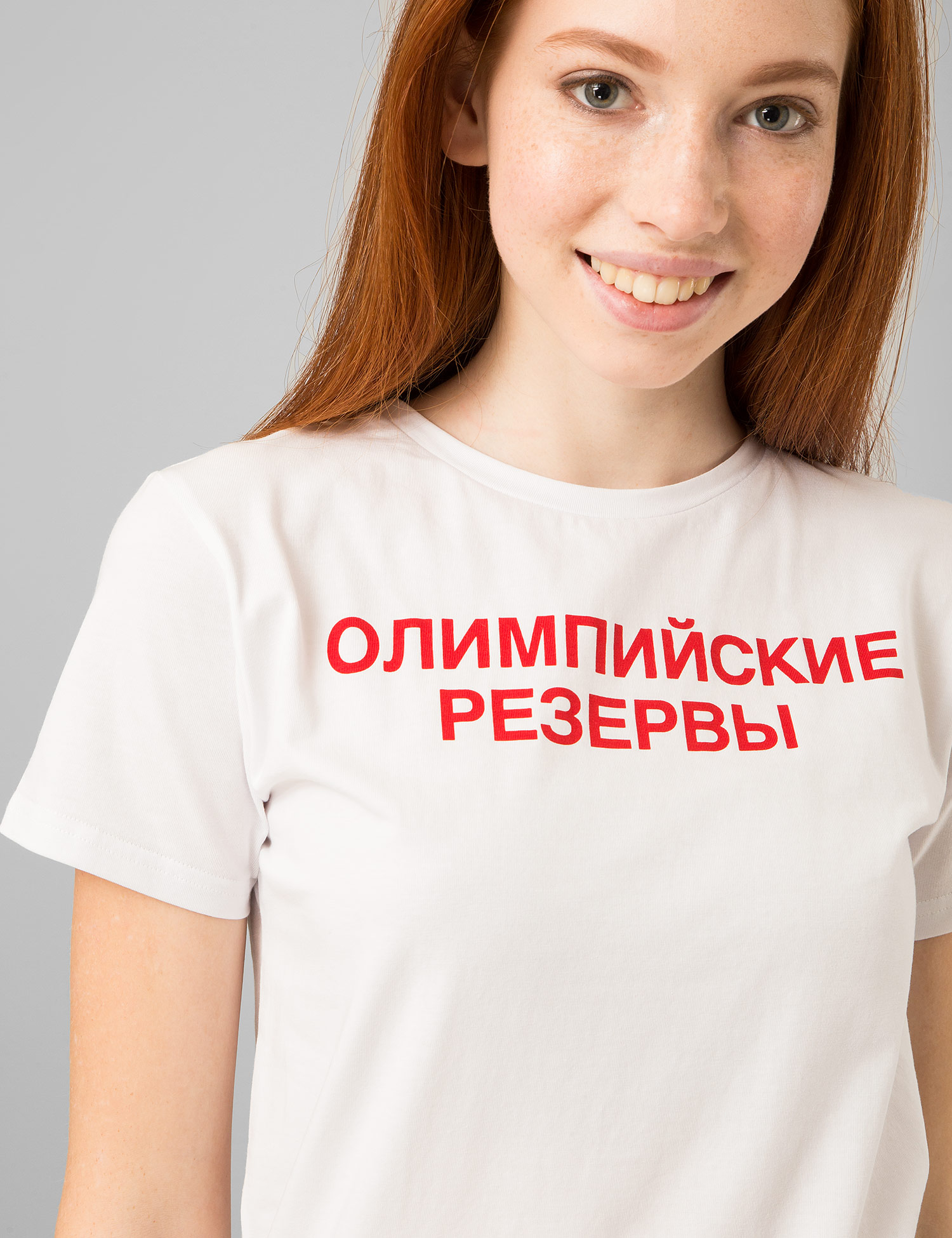 Картинка Жіноча біла футболка з принтом	