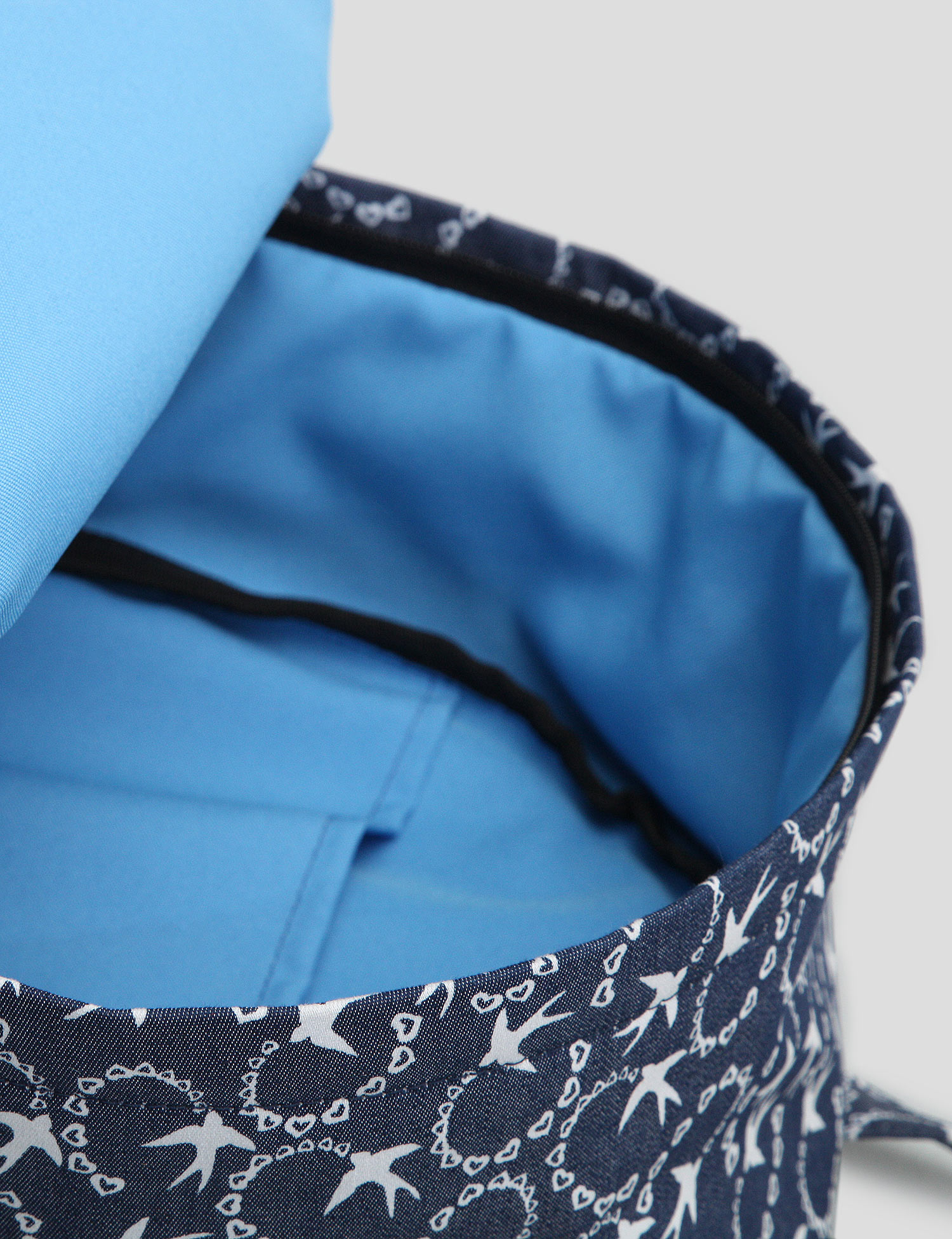 Картинка Жіночий темно-синій рюкзак з принтом