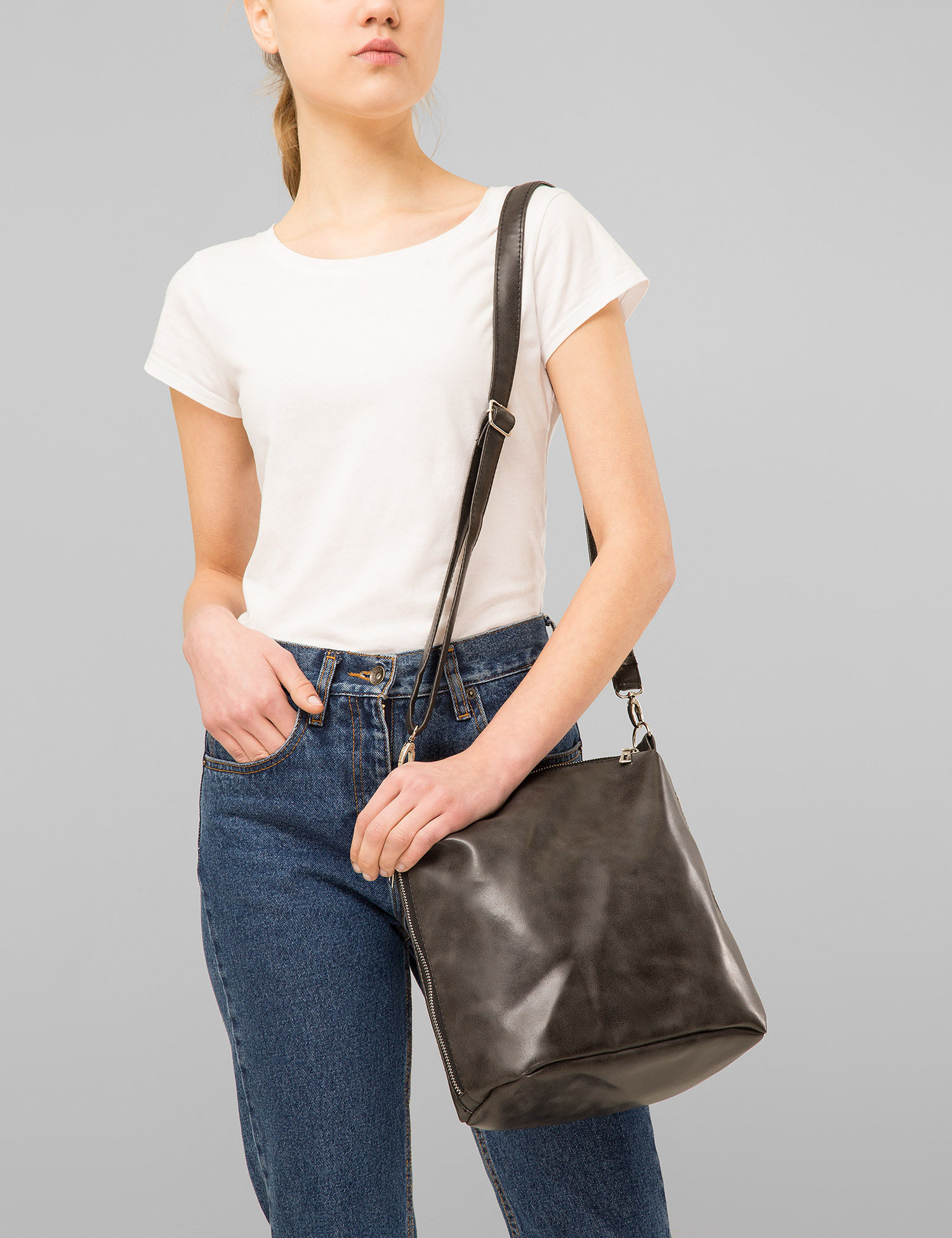 Картинка Жіноча сіра сумка через плече