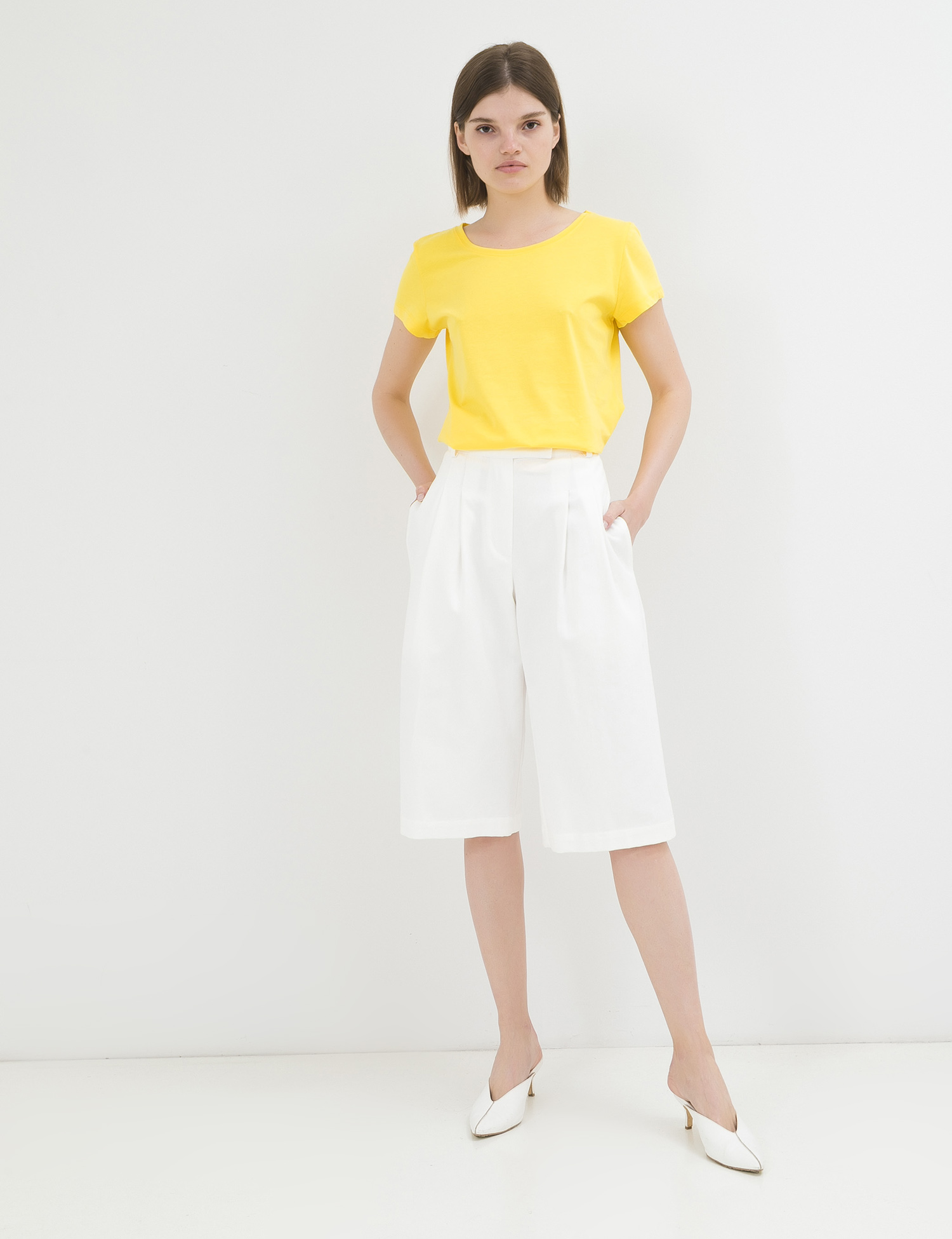 Картинка Жіноча жовта футболка