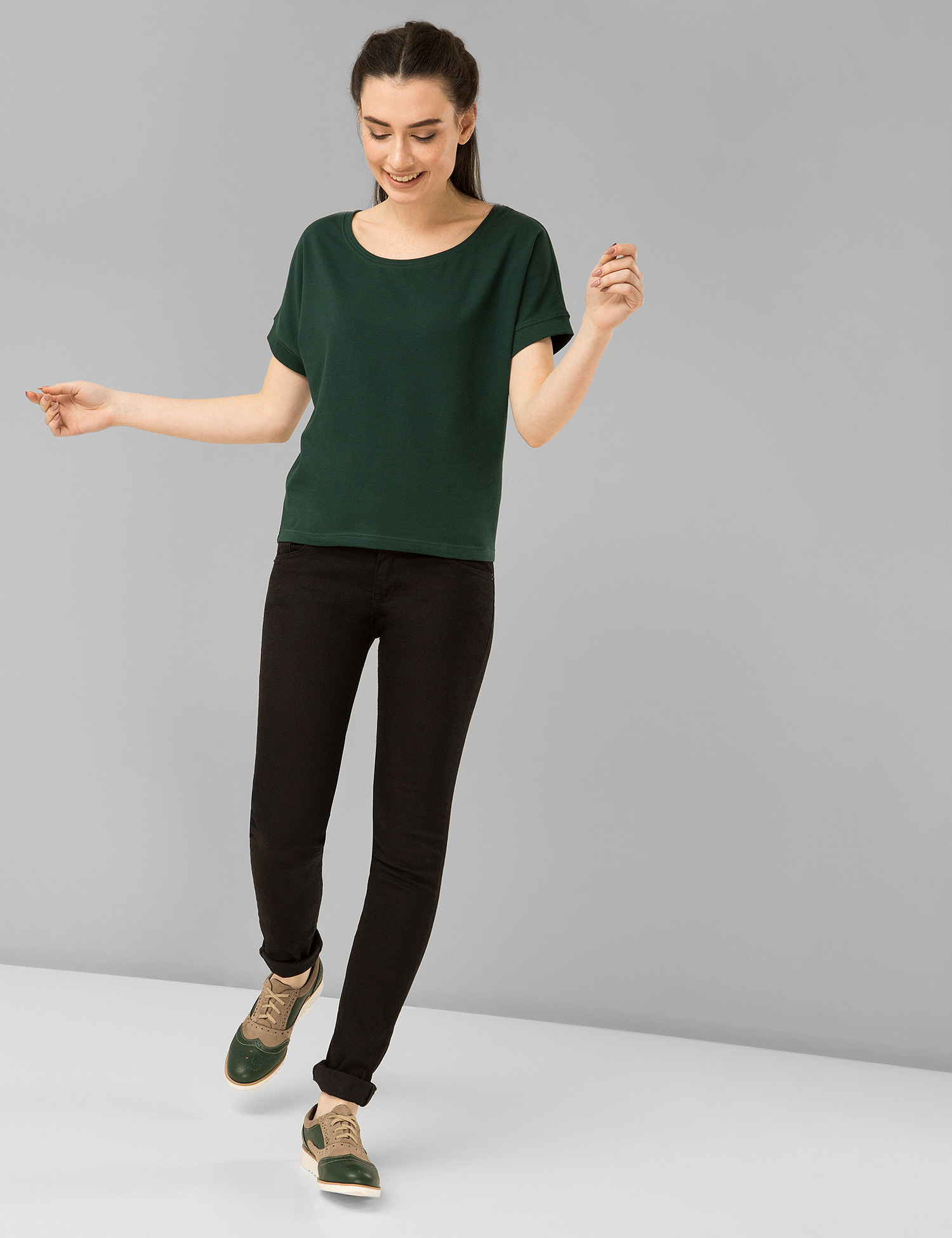 Картинка Жіноча зелена футболка