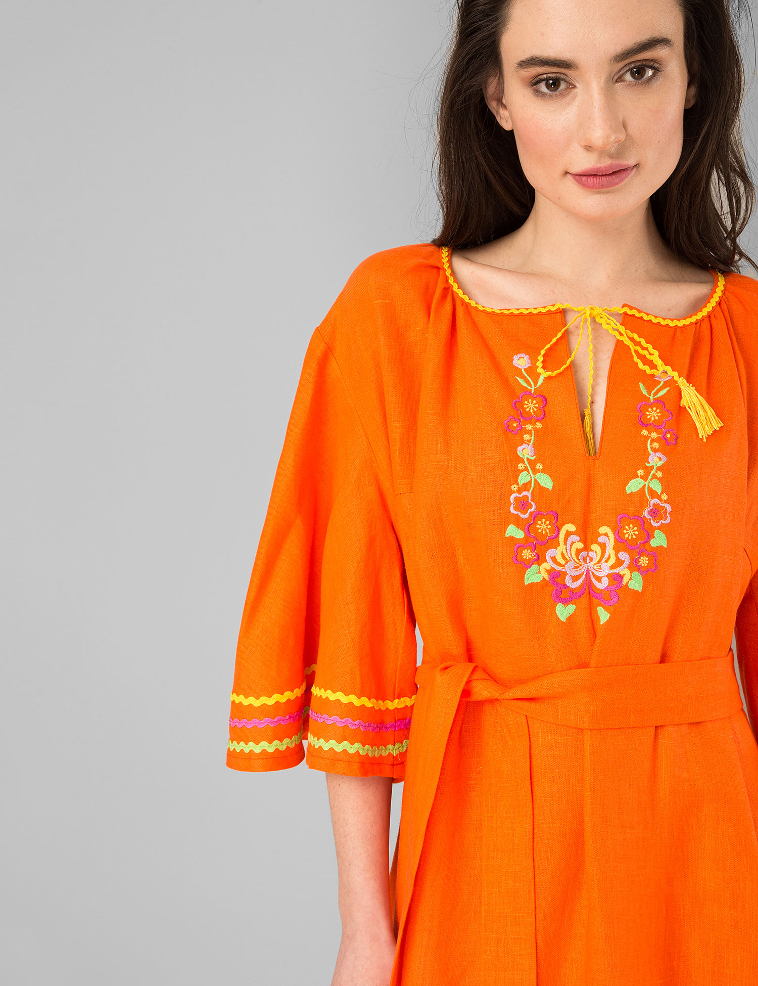 Картинка Жіноча помаранчева сукня-вишиванка