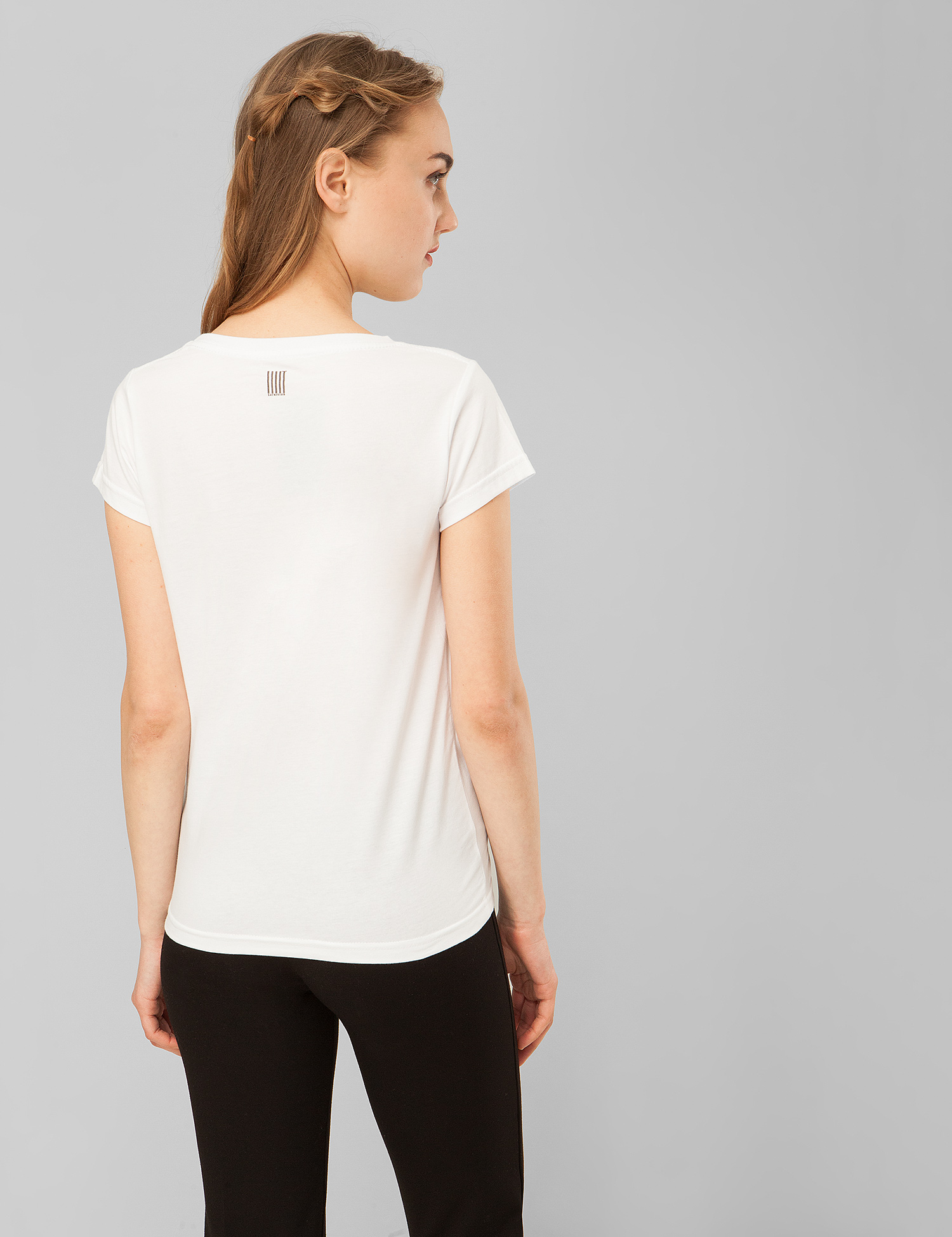 Картинка Жіноча біла футболка 