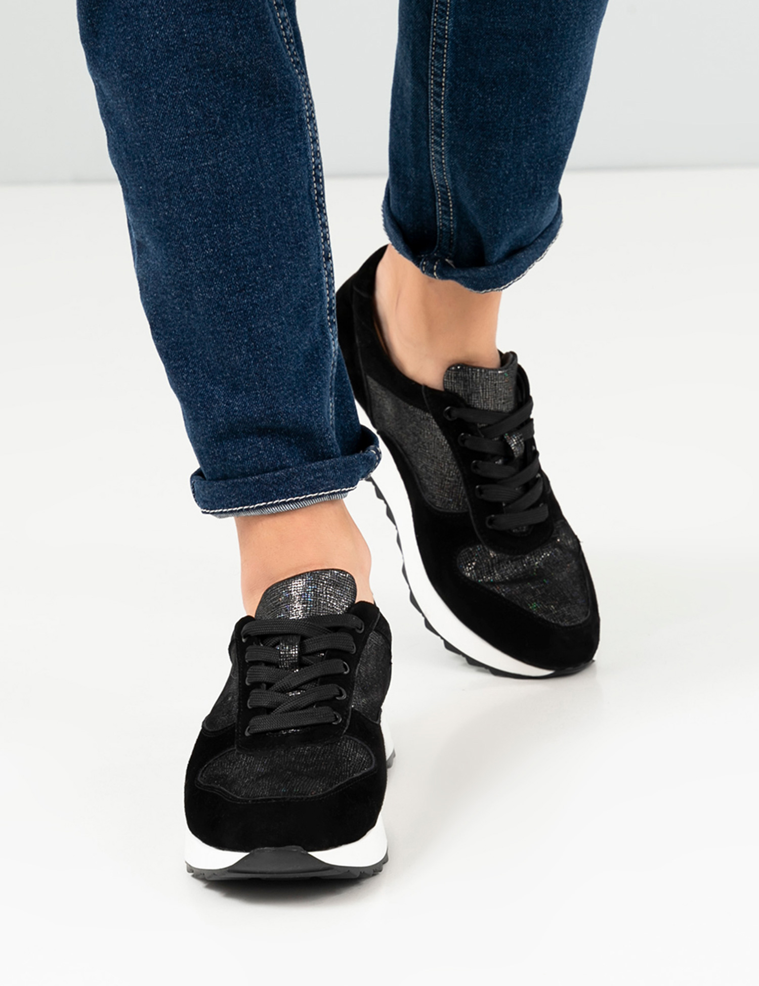 Картинка Жіночі чорні кросівки