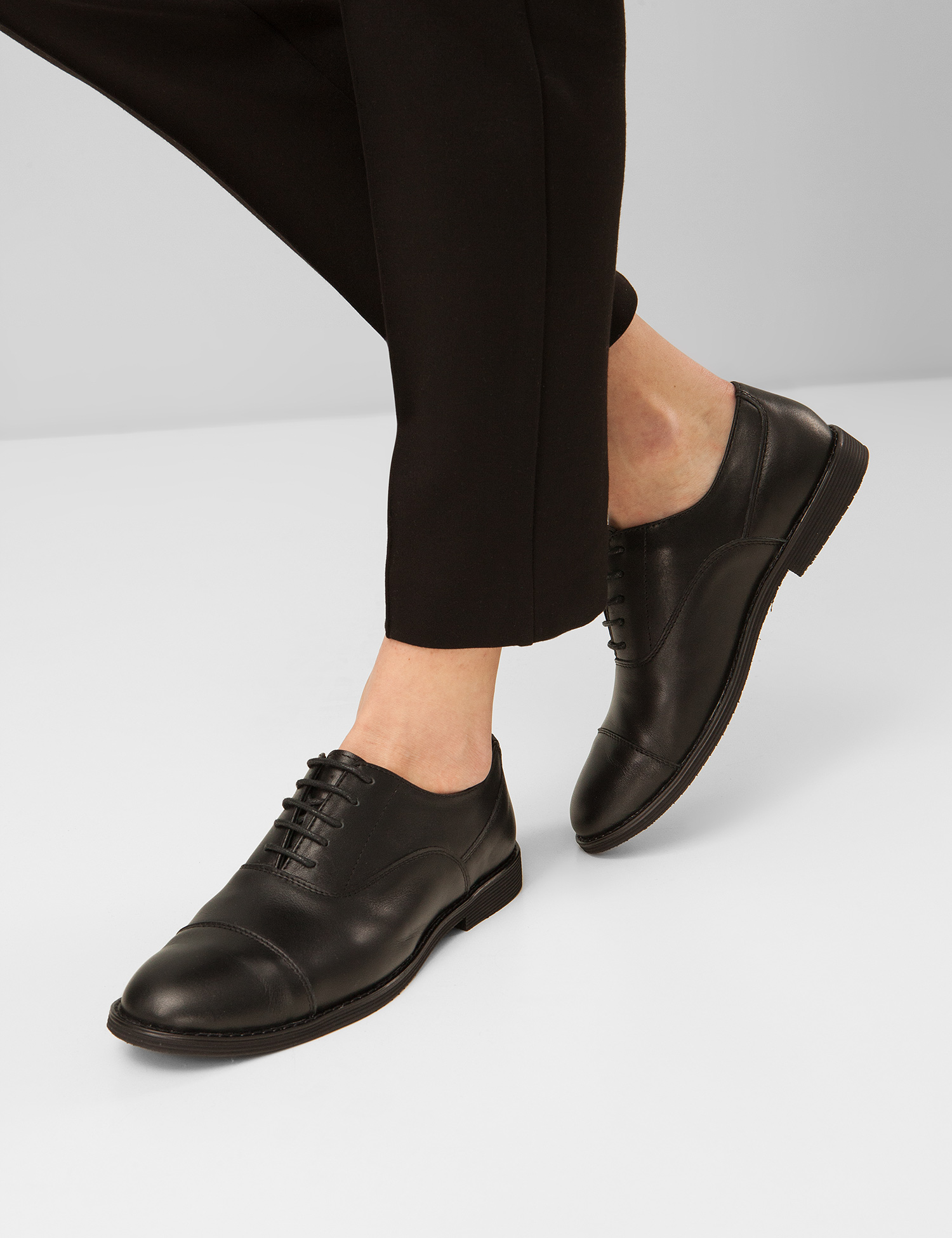 Картинка Жіночі чорні шкіряні туфлі 