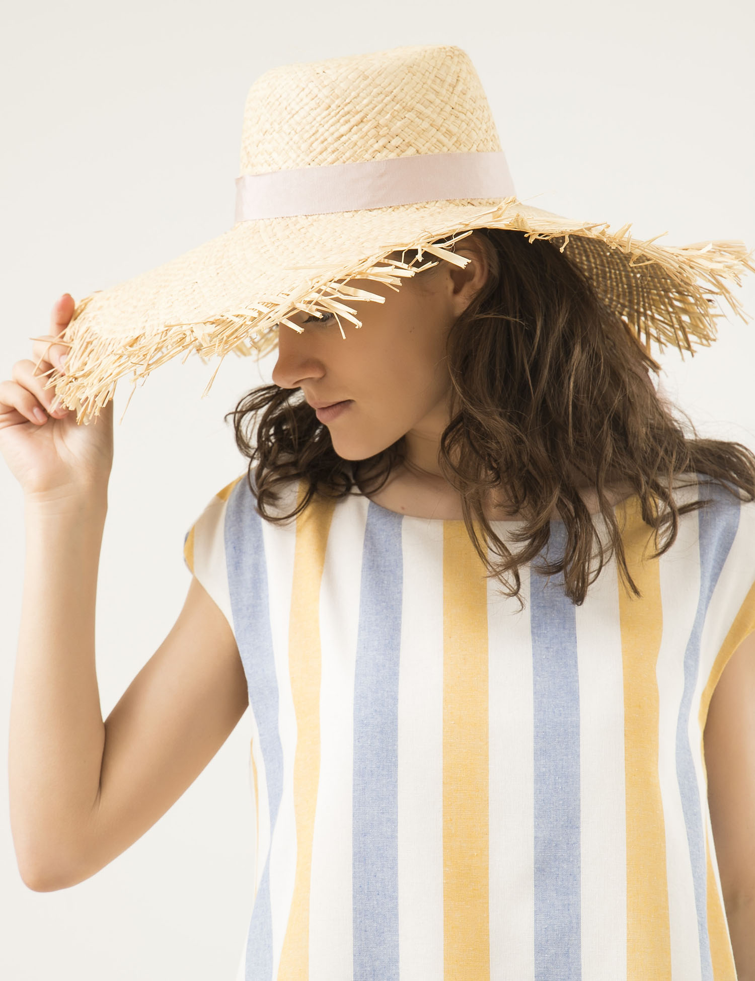 Картинка Бежевий солом'яний капелюх