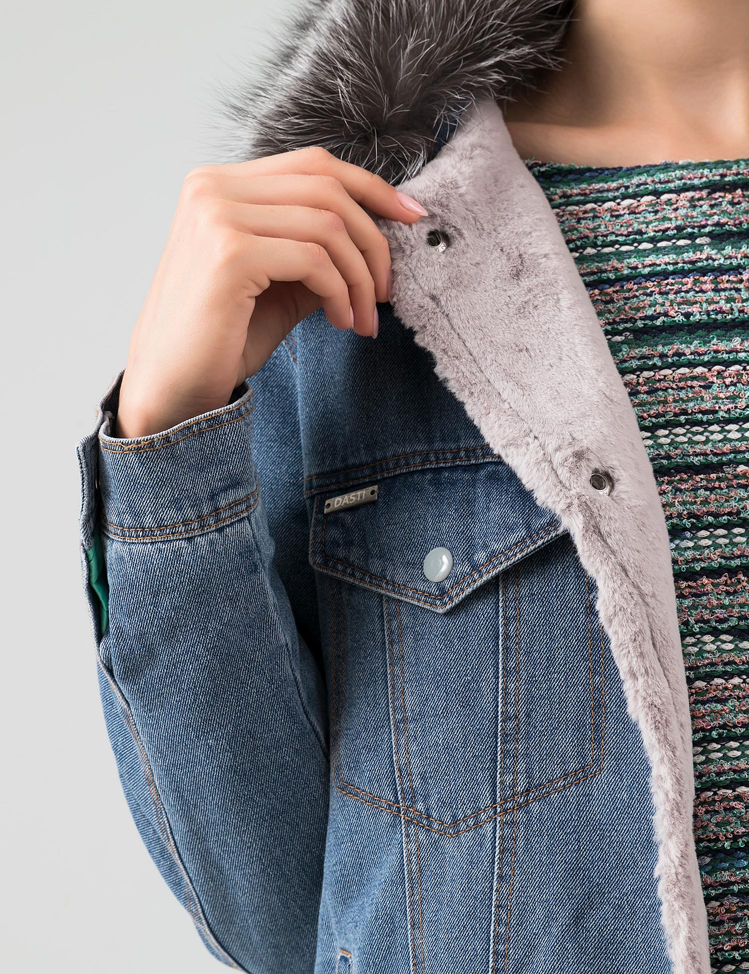 Картинка Жіноча джинсова куртка з натуральним хутром