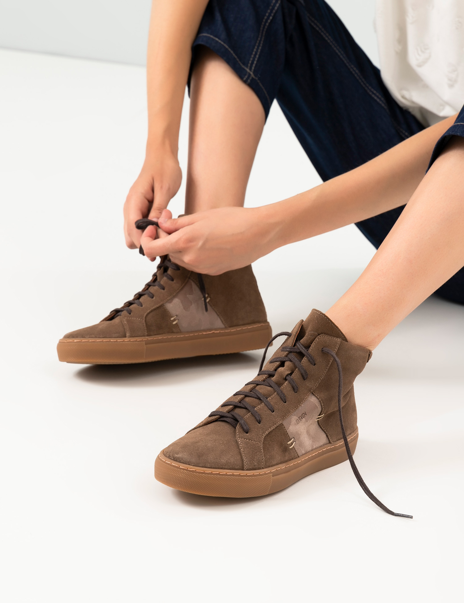 Картинка Жіночі коричневі замшеві черевики