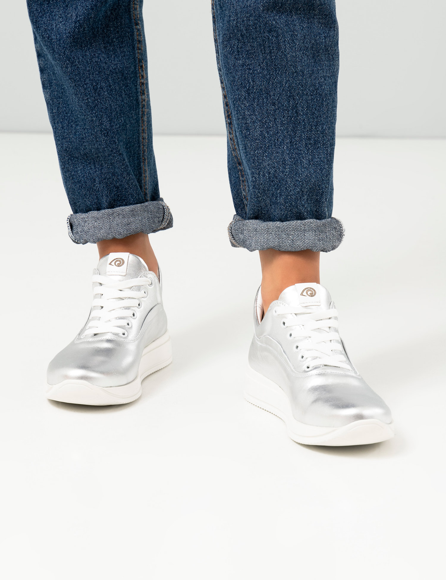 Картинка Жіночі сріблясті кросівки
