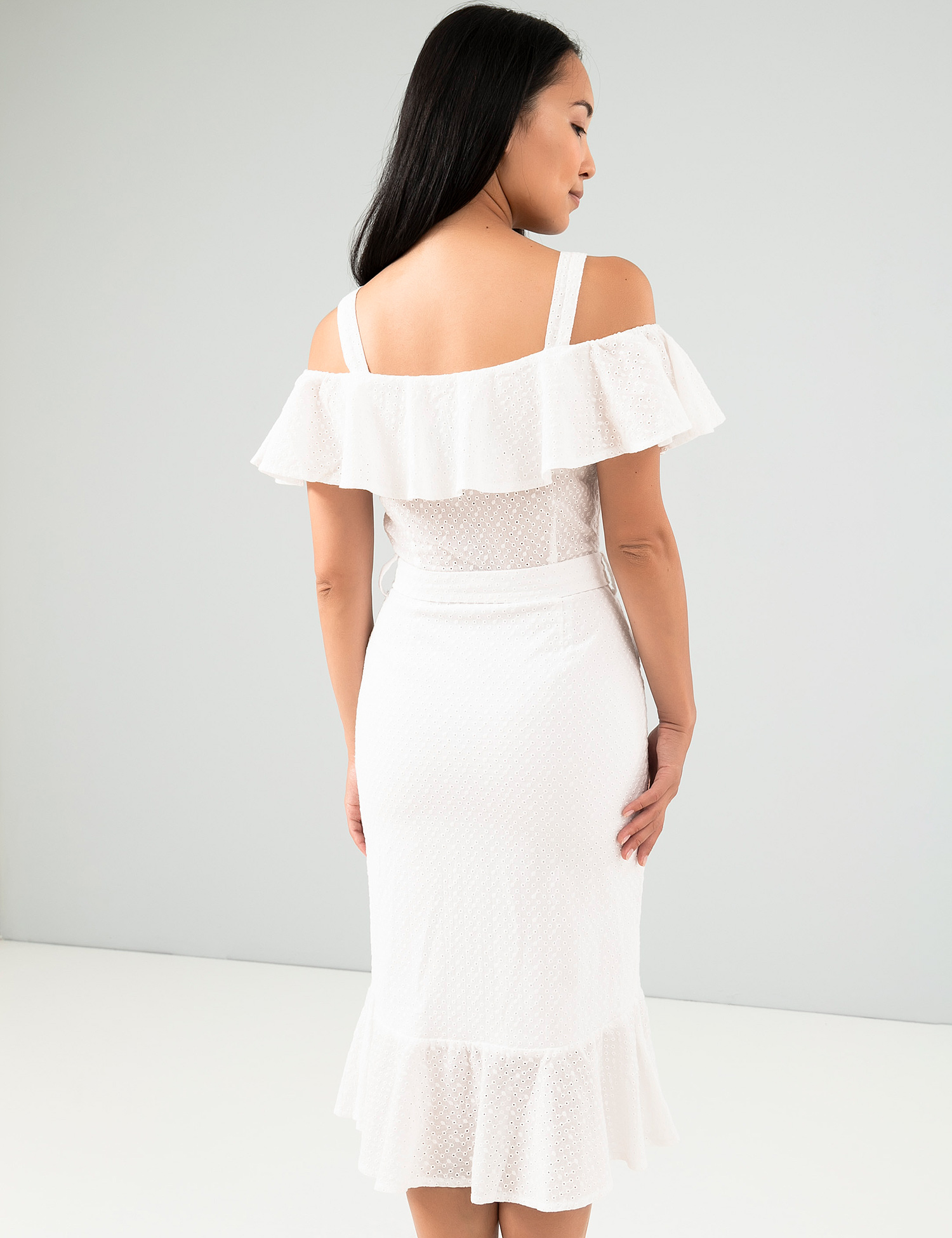 Картинка Жіноча біла сукня з воланами
