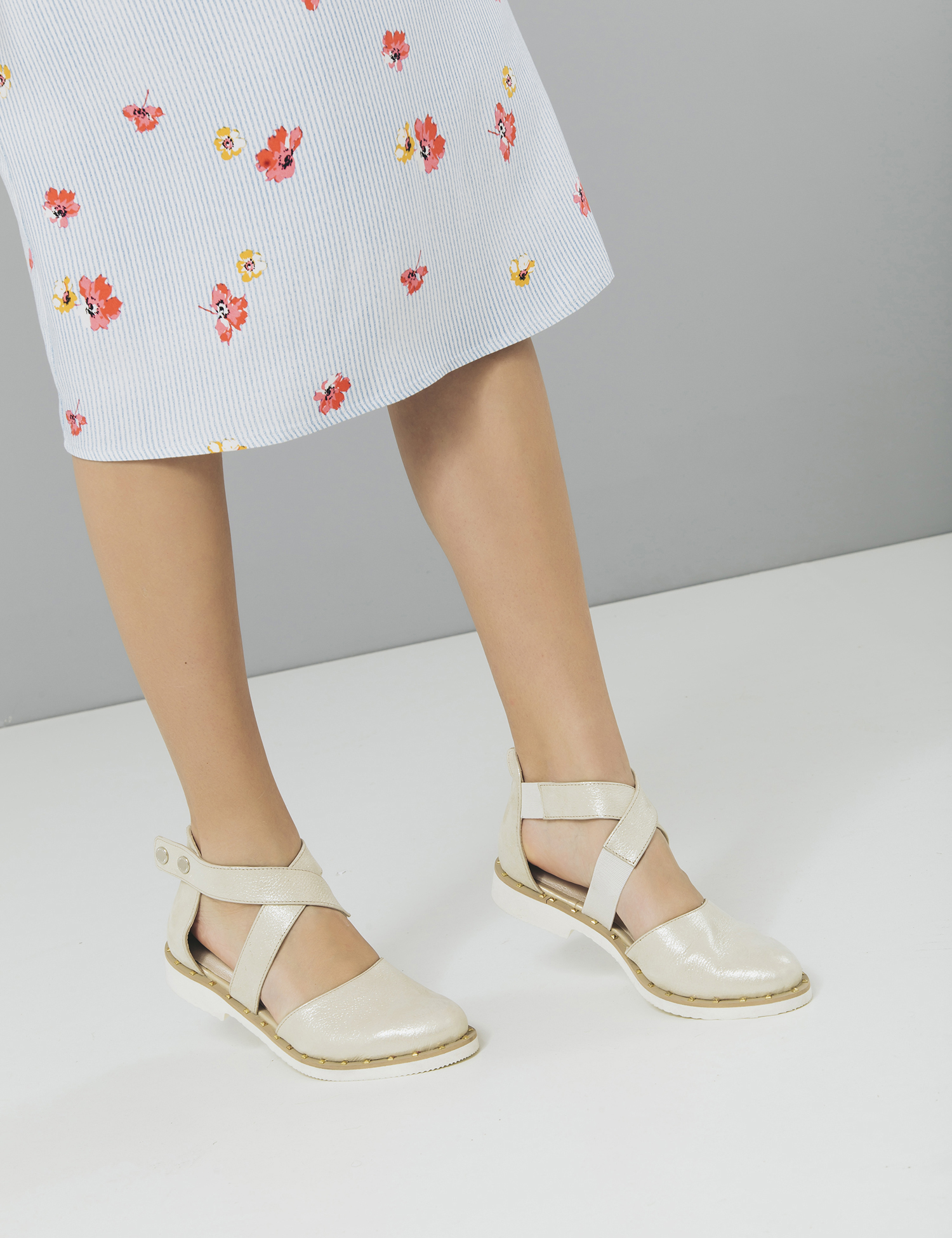 Картинка Жіночі бежеві шкіряні босоніжки