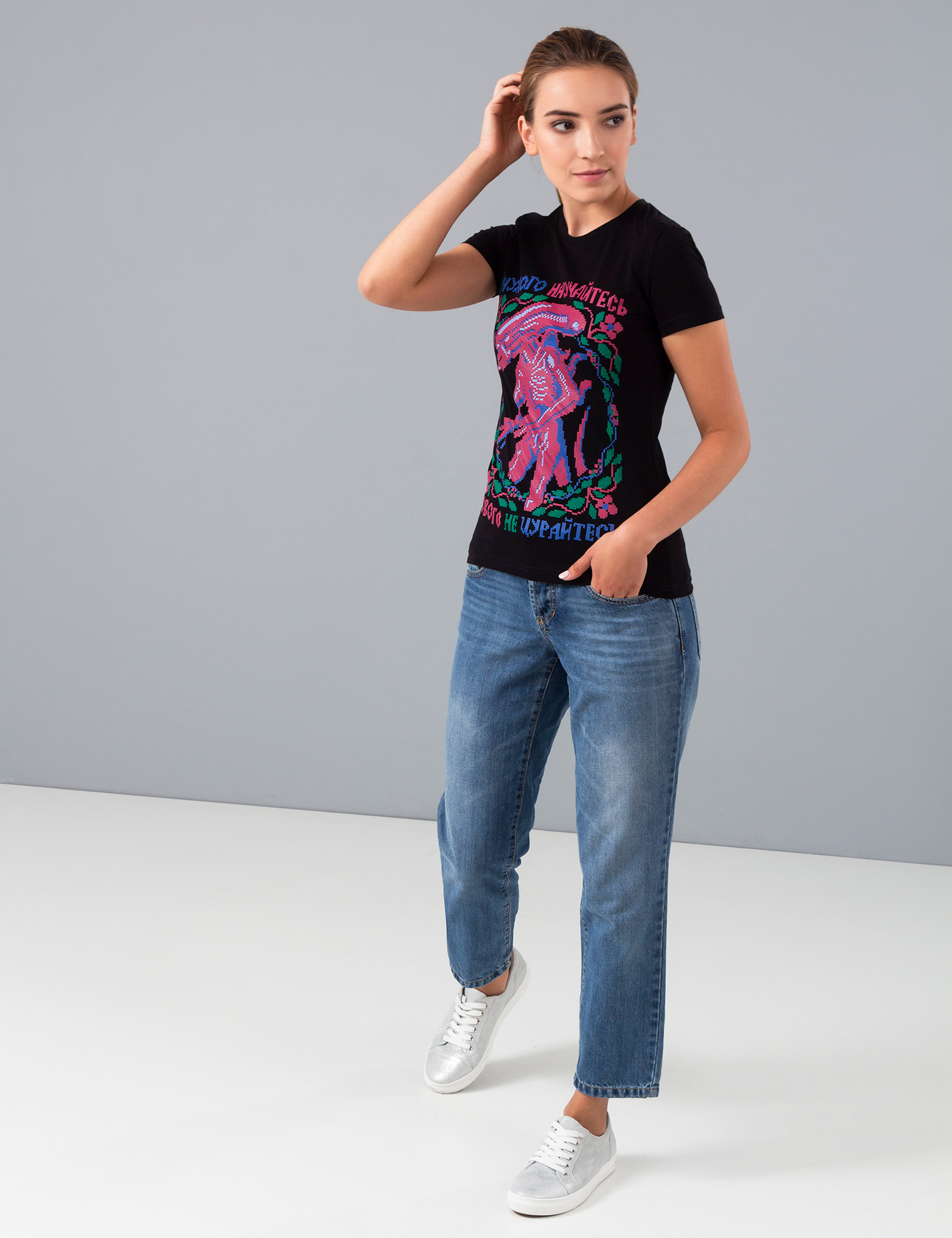 Image Жіноча чорна футболка з принтом