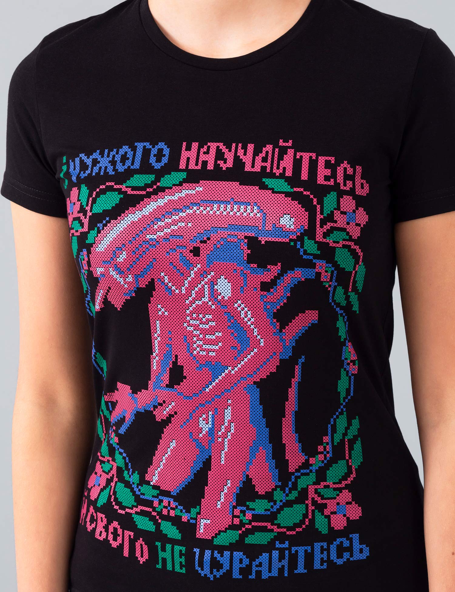 Image Жіноча чорна футболка з принтом