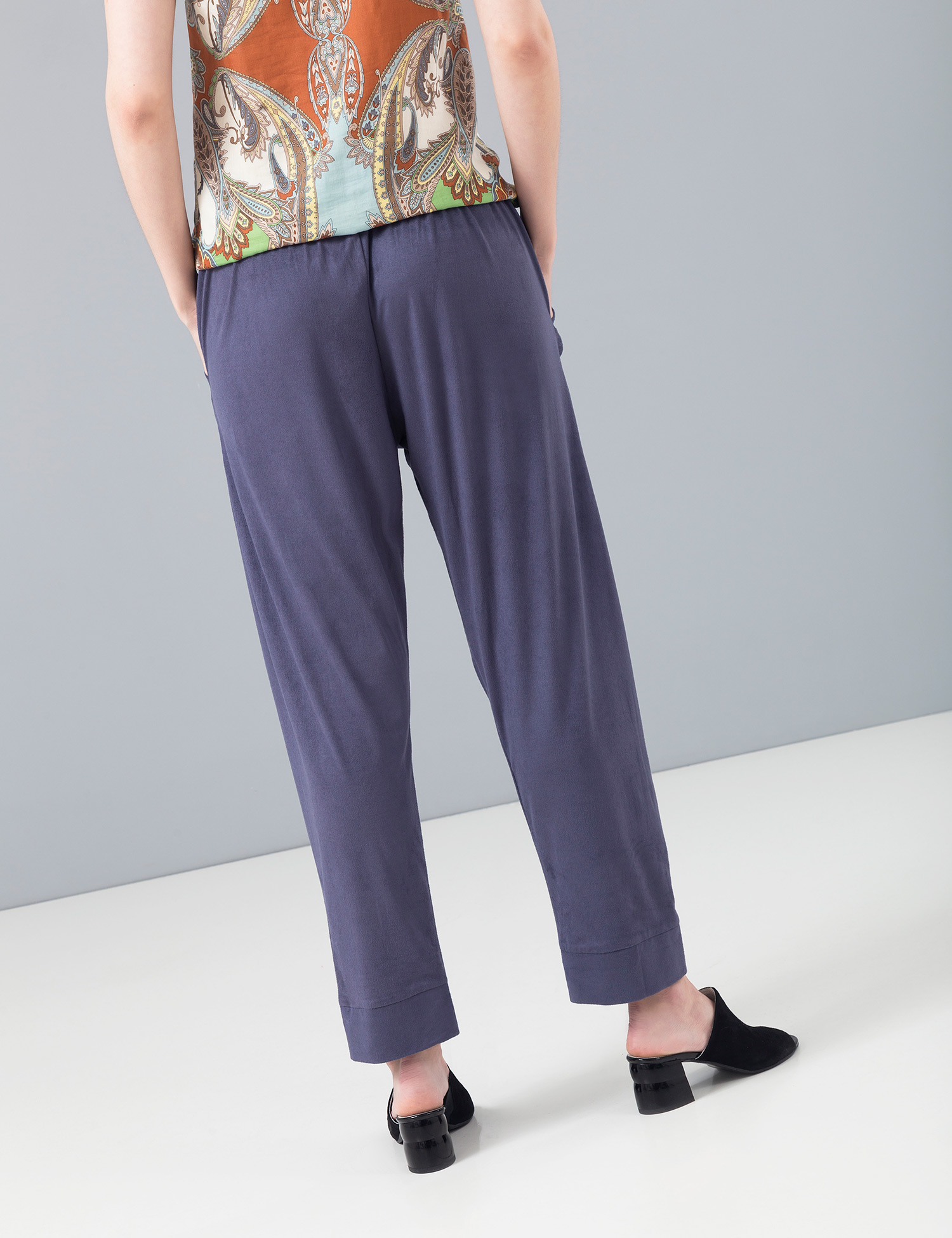 Картинка Жіночі сині брюки зі штучної замші