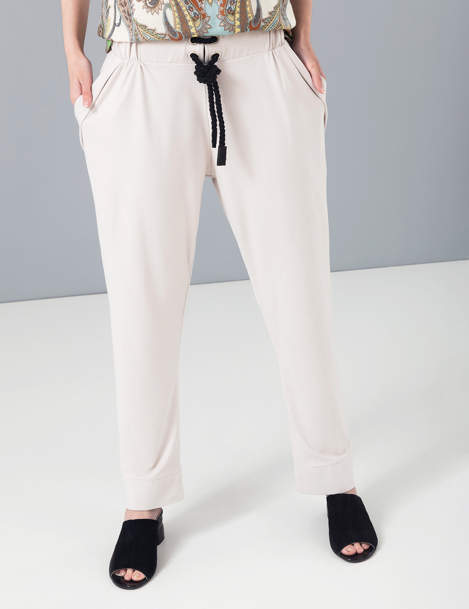 Картинка Жіночі білі брюки зі штучної замші