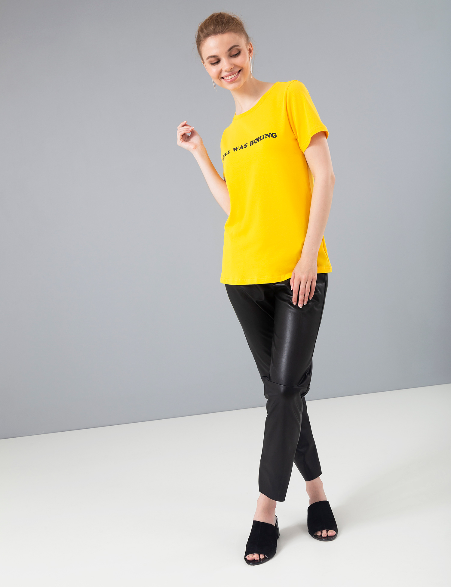 Картинка Жіноча жовта футболка з принтом