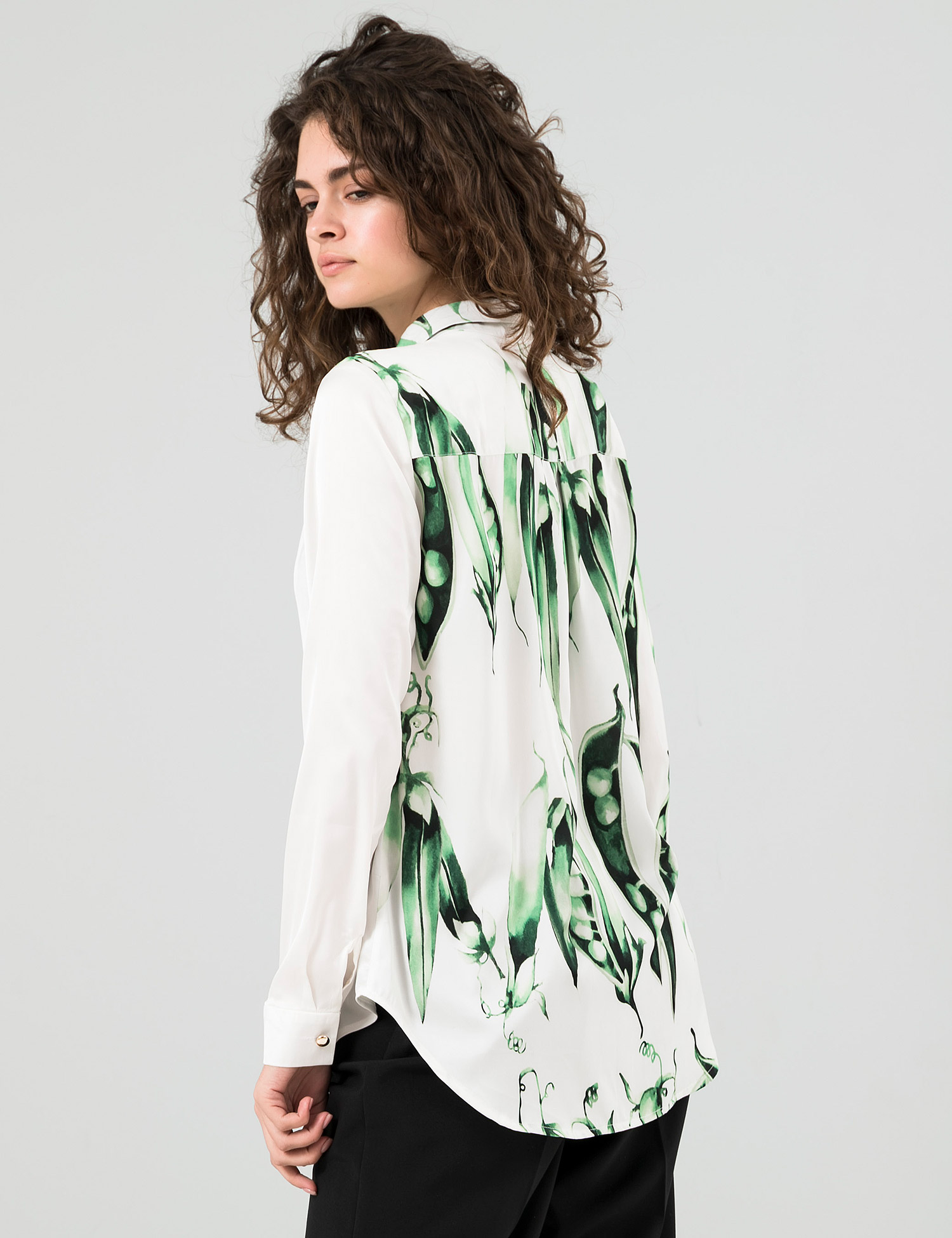 Картинка Жіноча біла блуза з візерунком