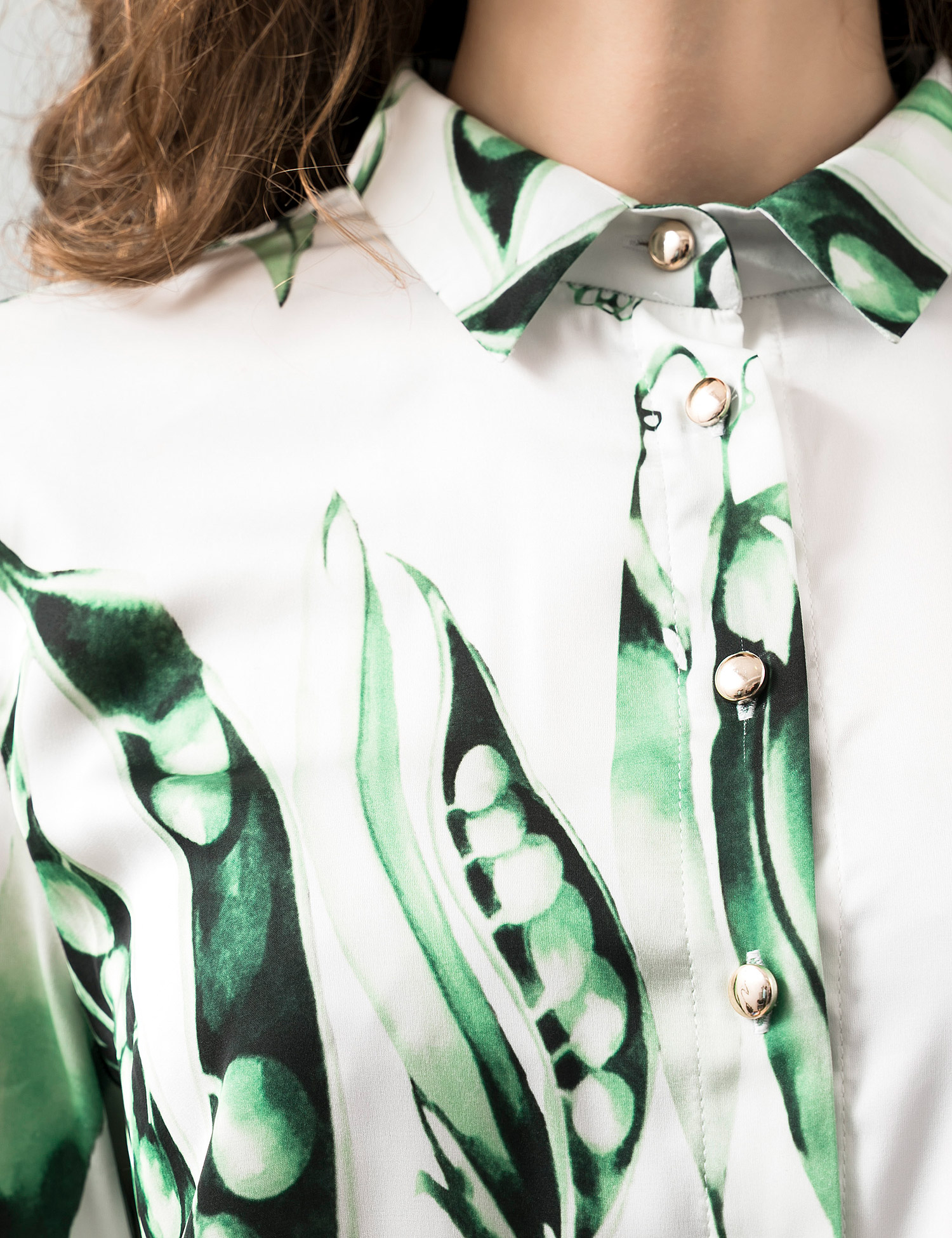 Картинка Жіноча біла блуза з візерунком