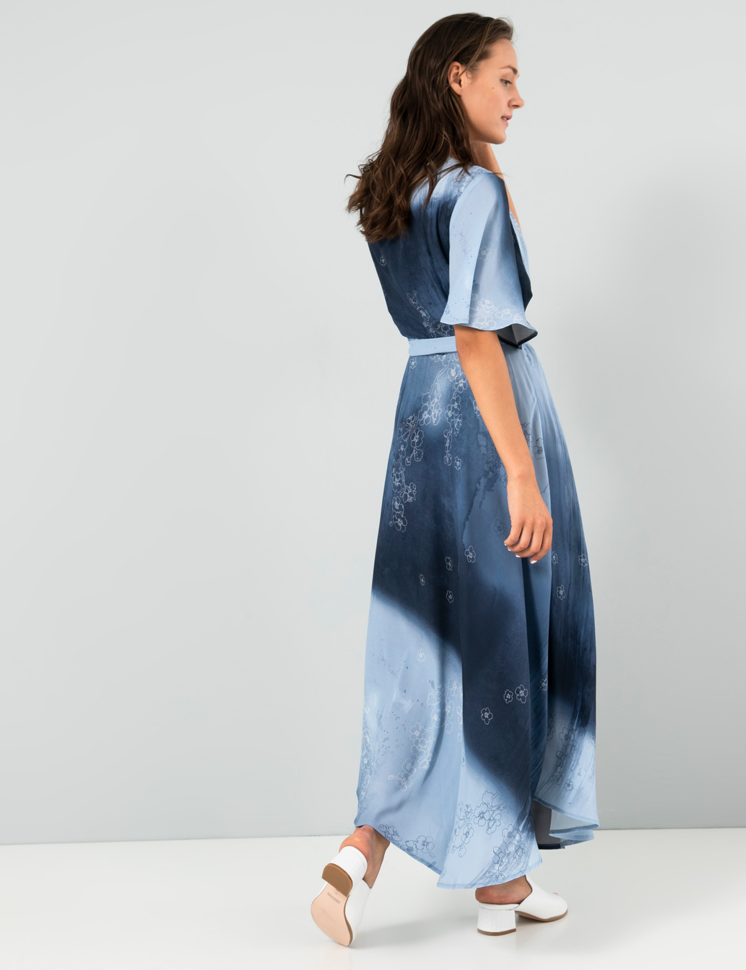 Картинка Жіноча блакитна сукня на запах