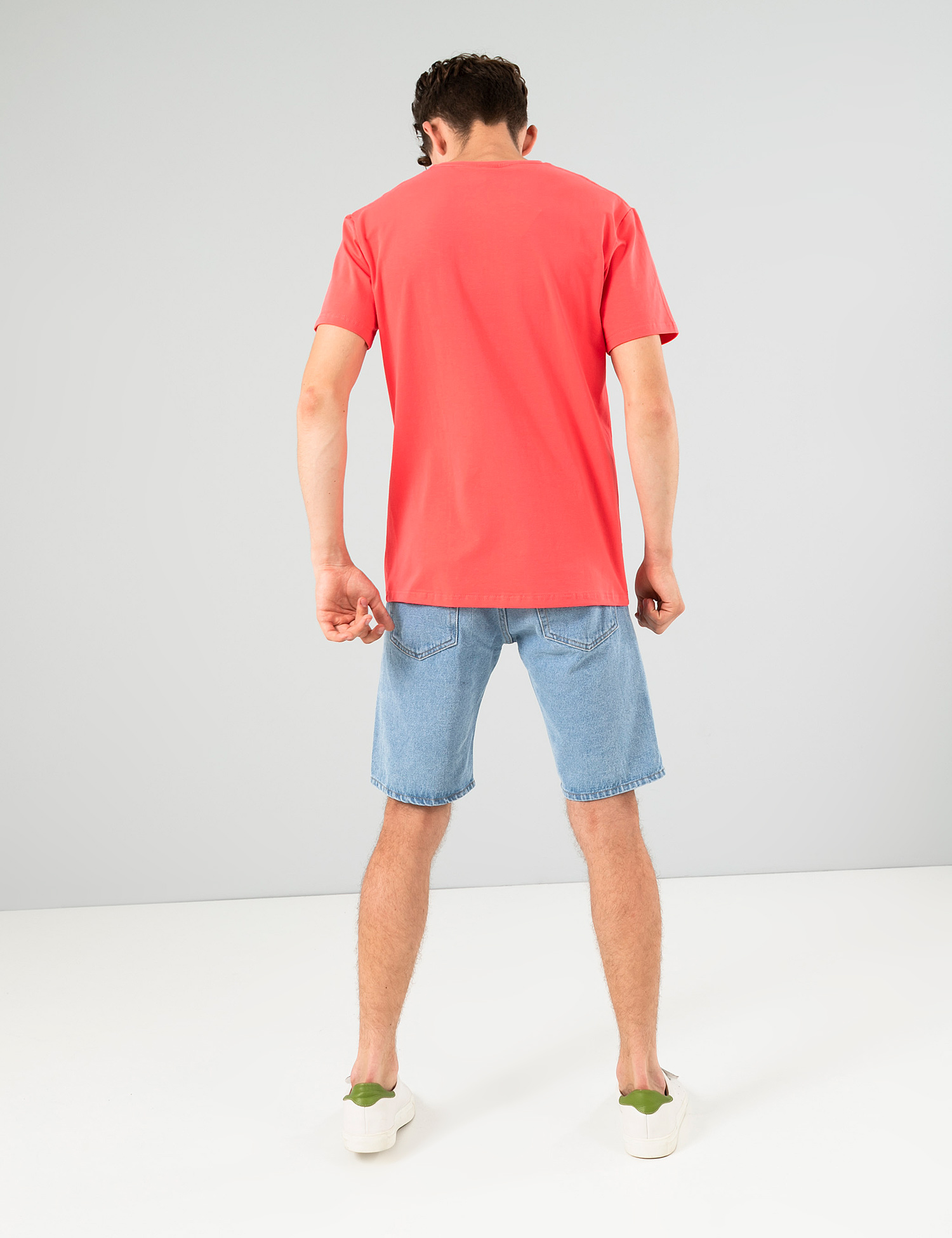 Картинка Чоловіча рожева футболка з принтом