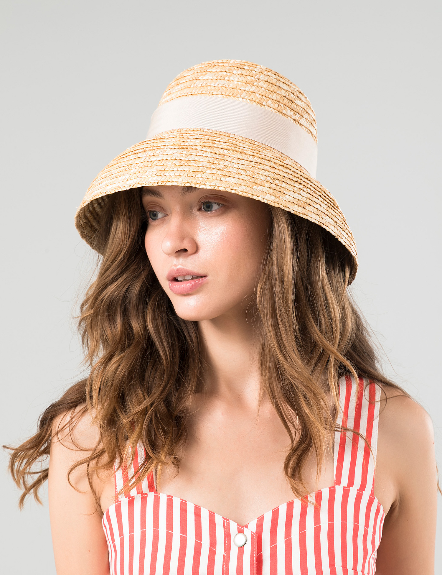 Картинка Жіночий бежевий капелюх