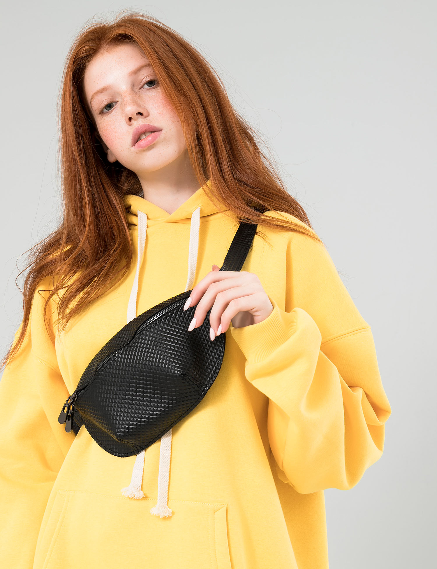 Картинка Жіноча чорна поясна сумка