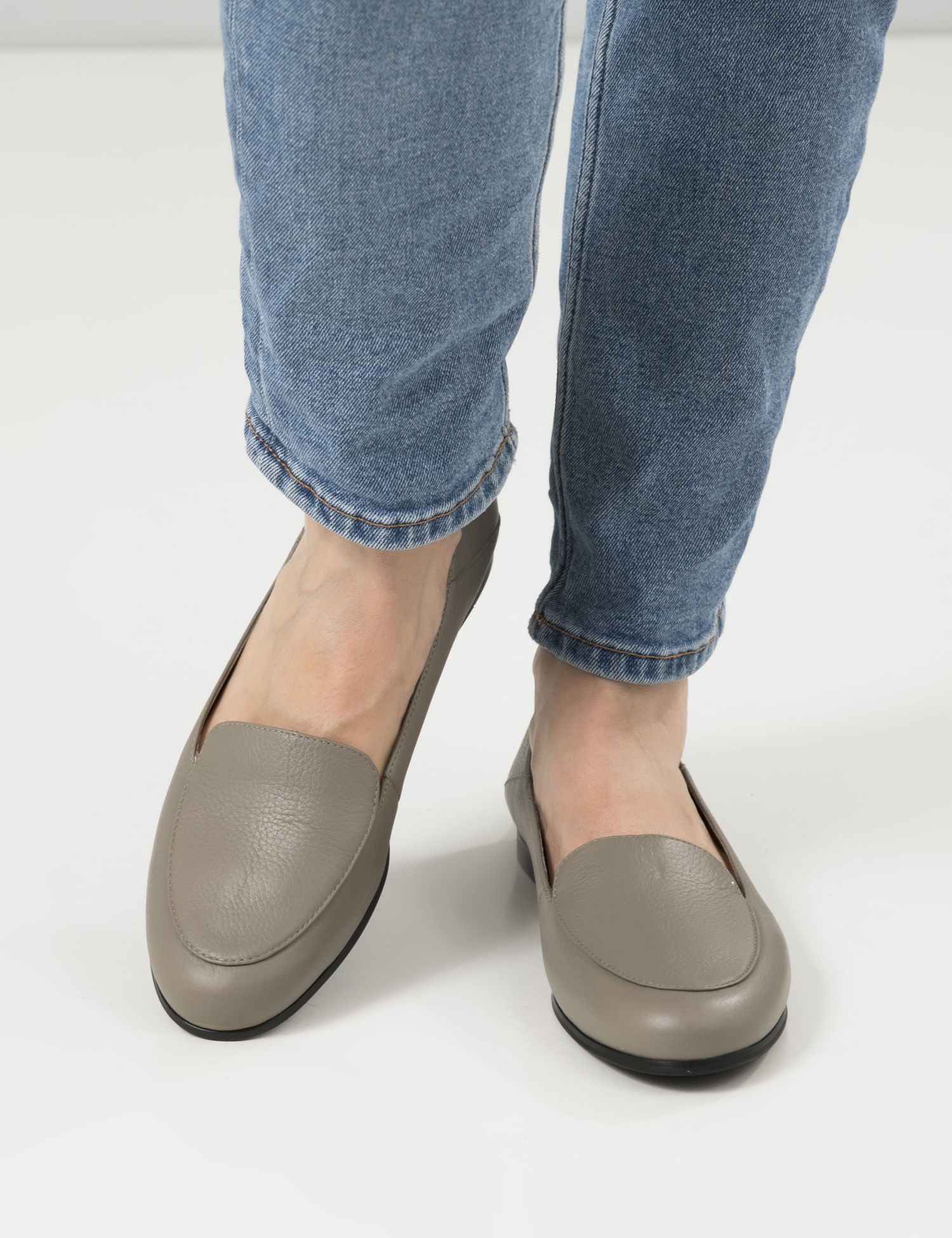 Картинка Жіночі бежеві шкіряні туфлі