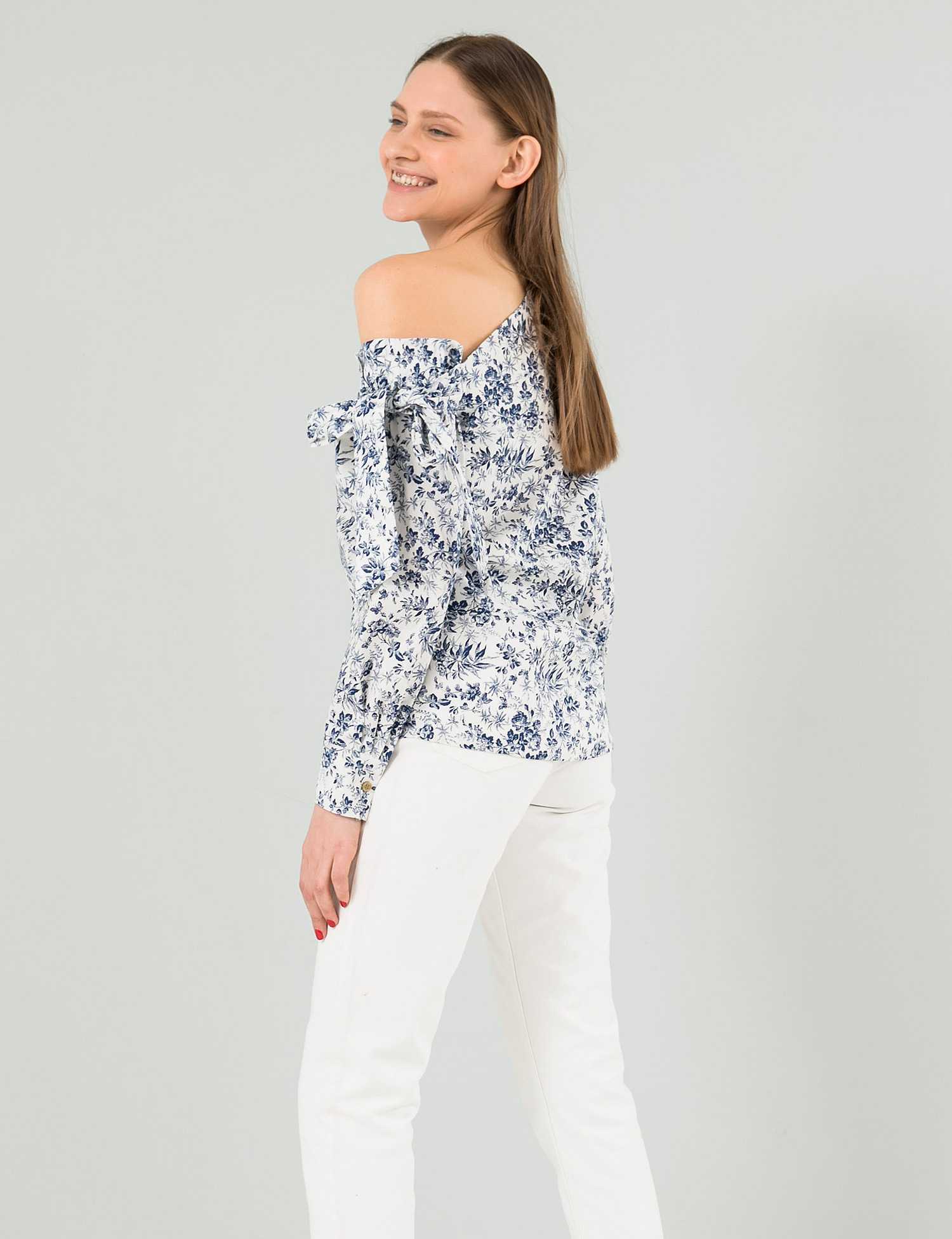 Картинка Жіноча біло-синя блуза