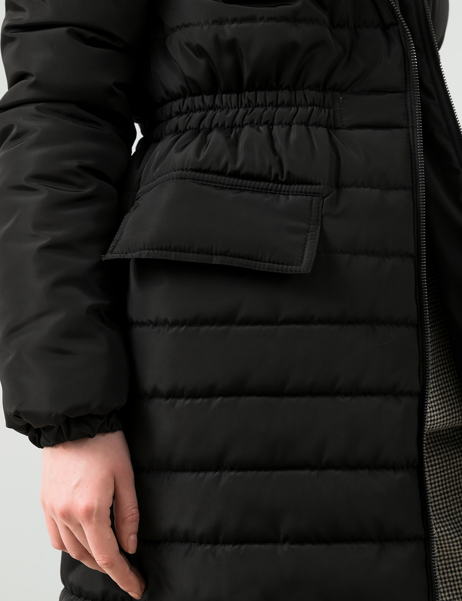 Картинка Жіноча чорна куртка