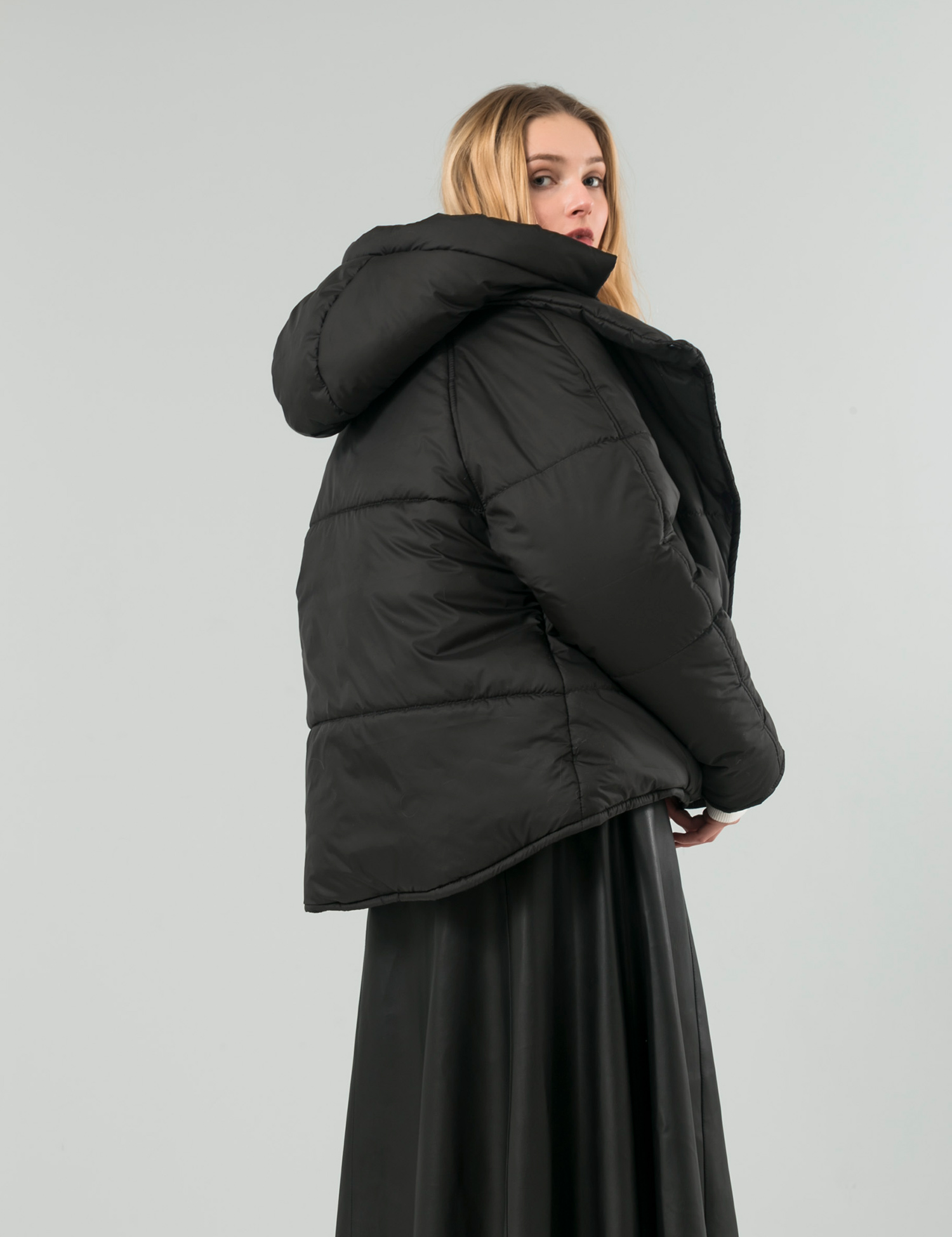 Картинка Жіноча чорна куртка