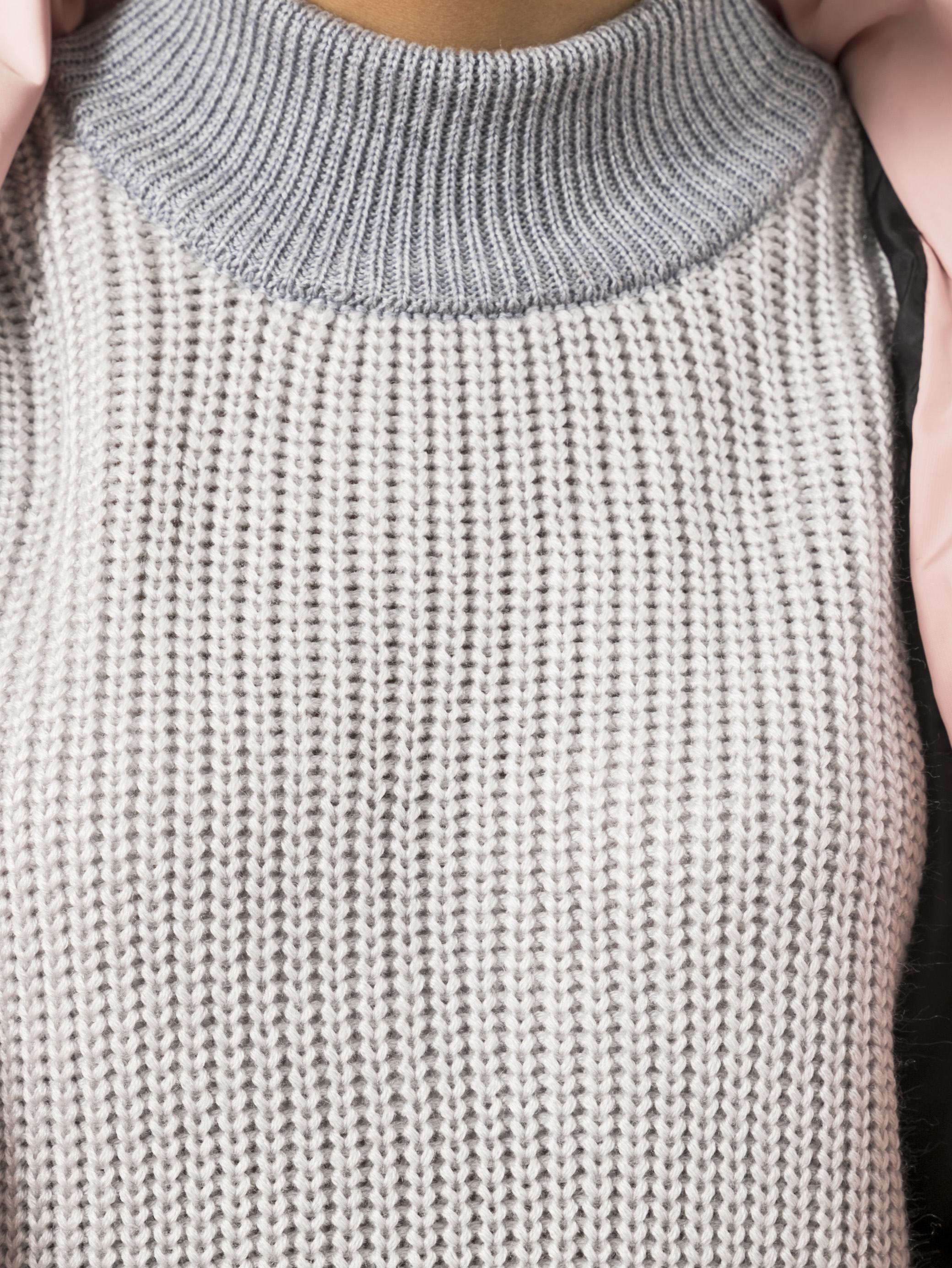 Картинка Жіночий світло-сірий светр