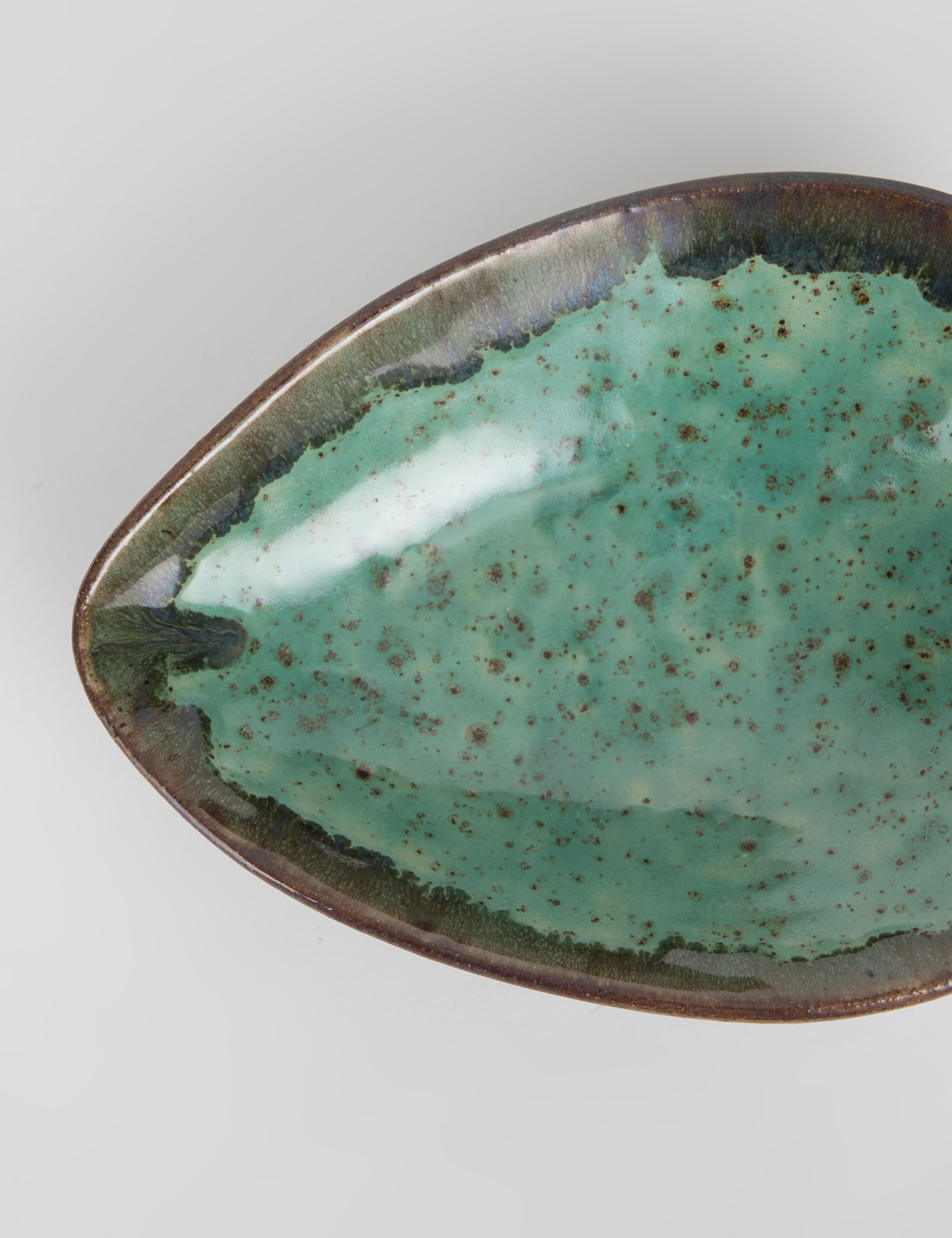 Картинка Зелена керамічна тарілка