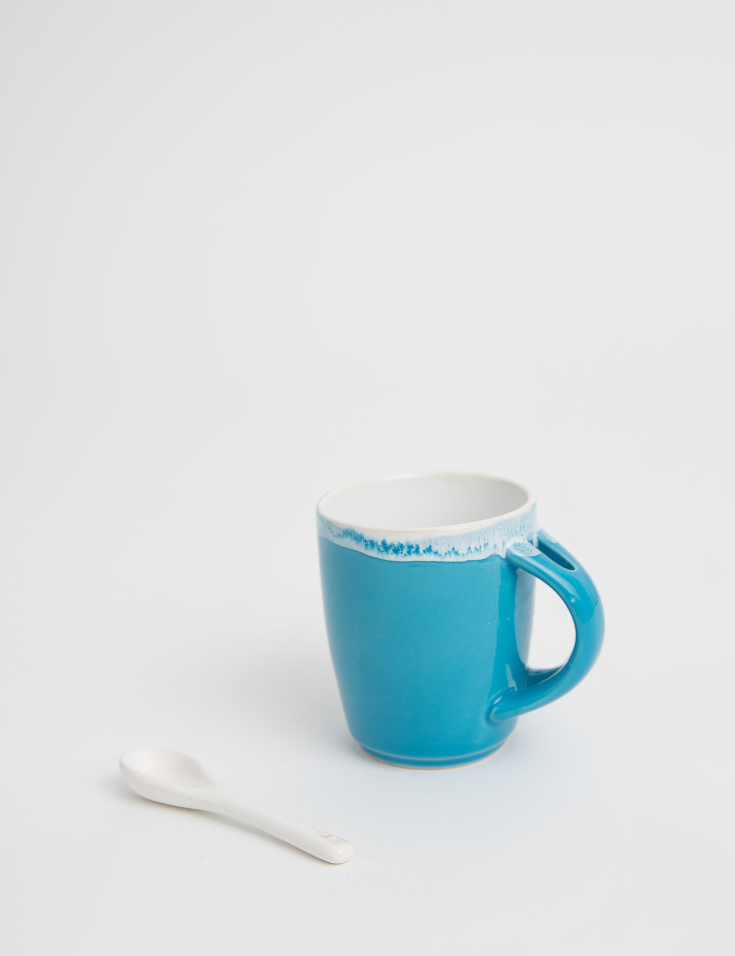 Картинка Блакитна керамічна чашка