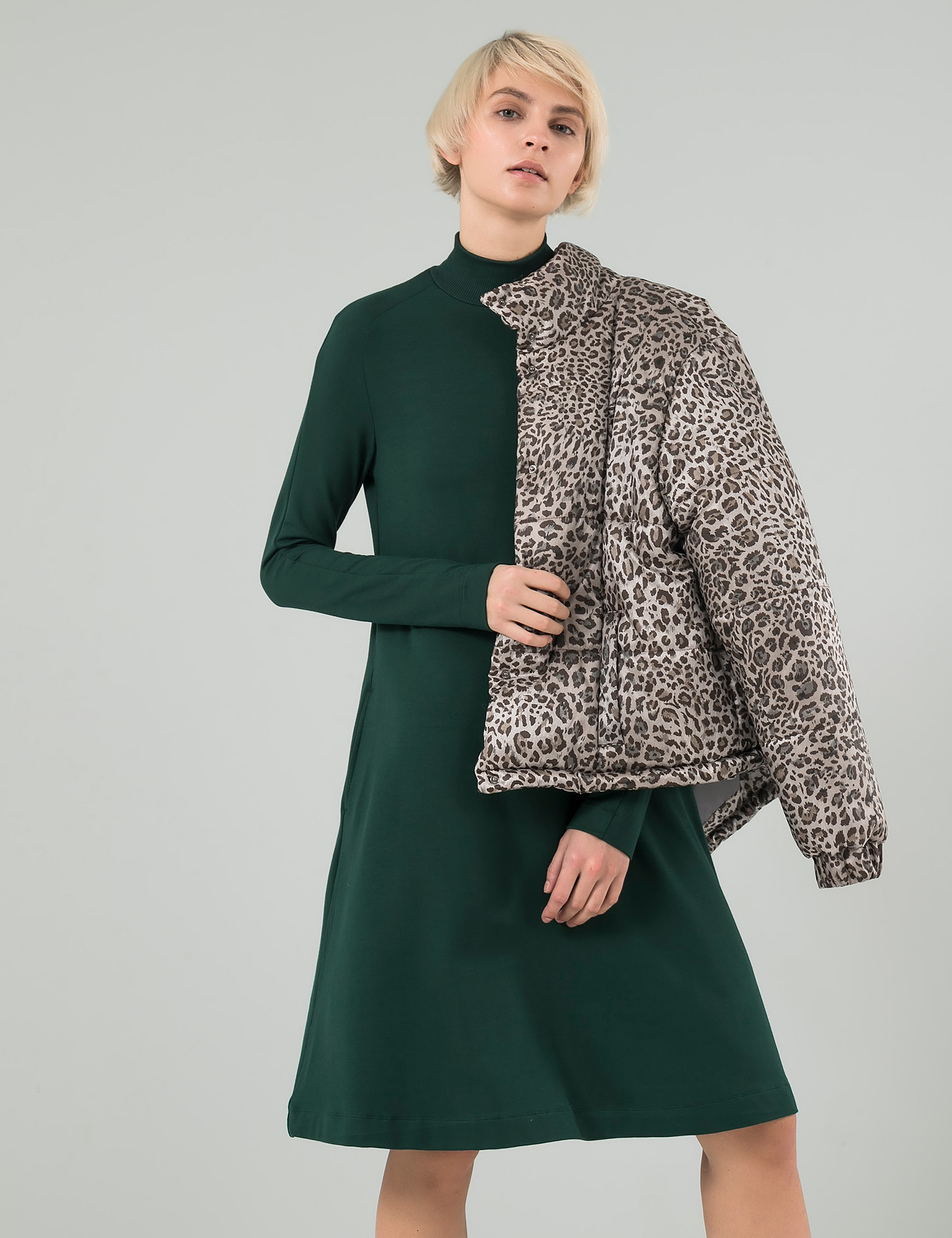 Картинка Темно-зелена сукня