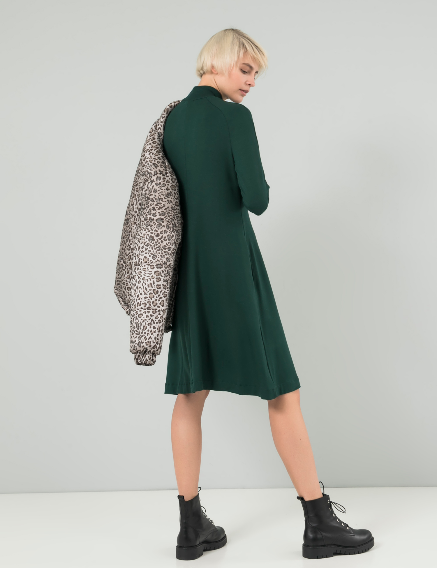 Картинка Темно-зелена сукня