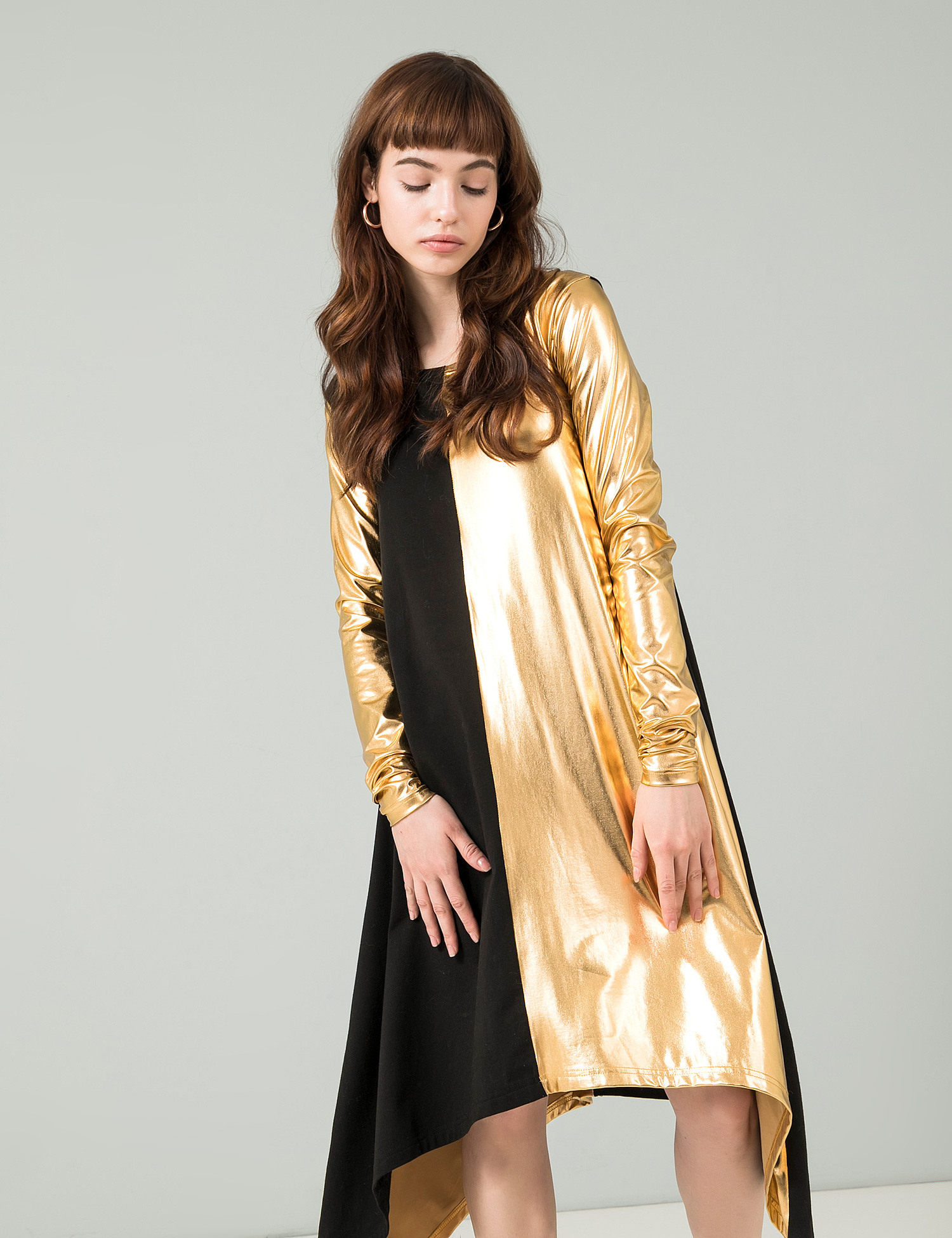 Картинка Золотисто-чорна асиметрична сукня