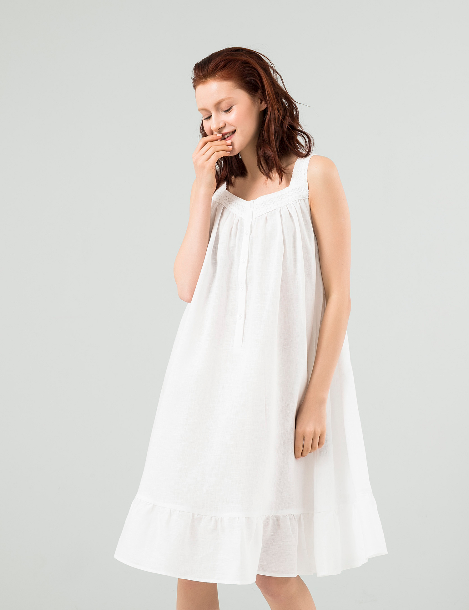 Картинка Жіноча біла нічна сорочка
