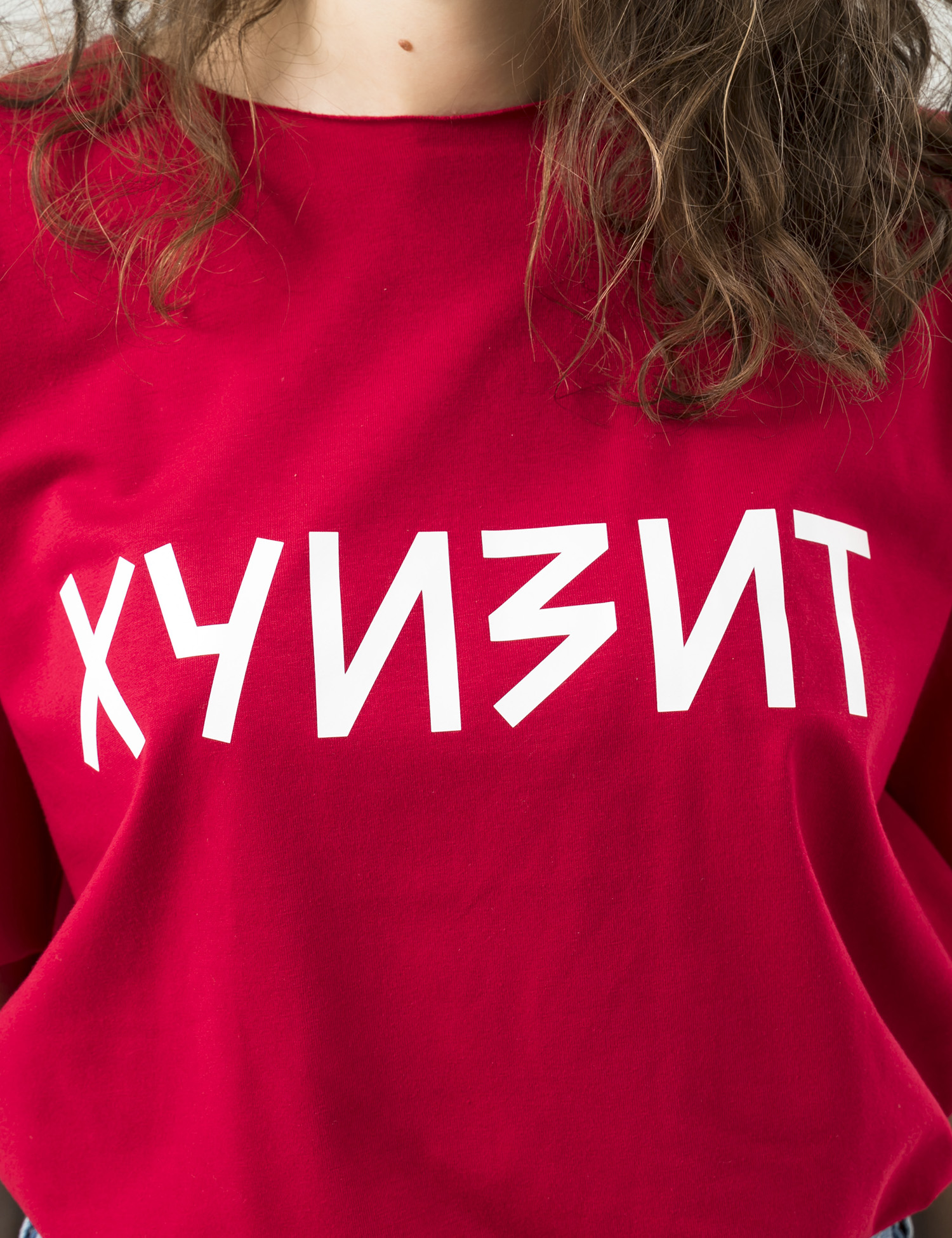 Картинка Червона футболка з принтом