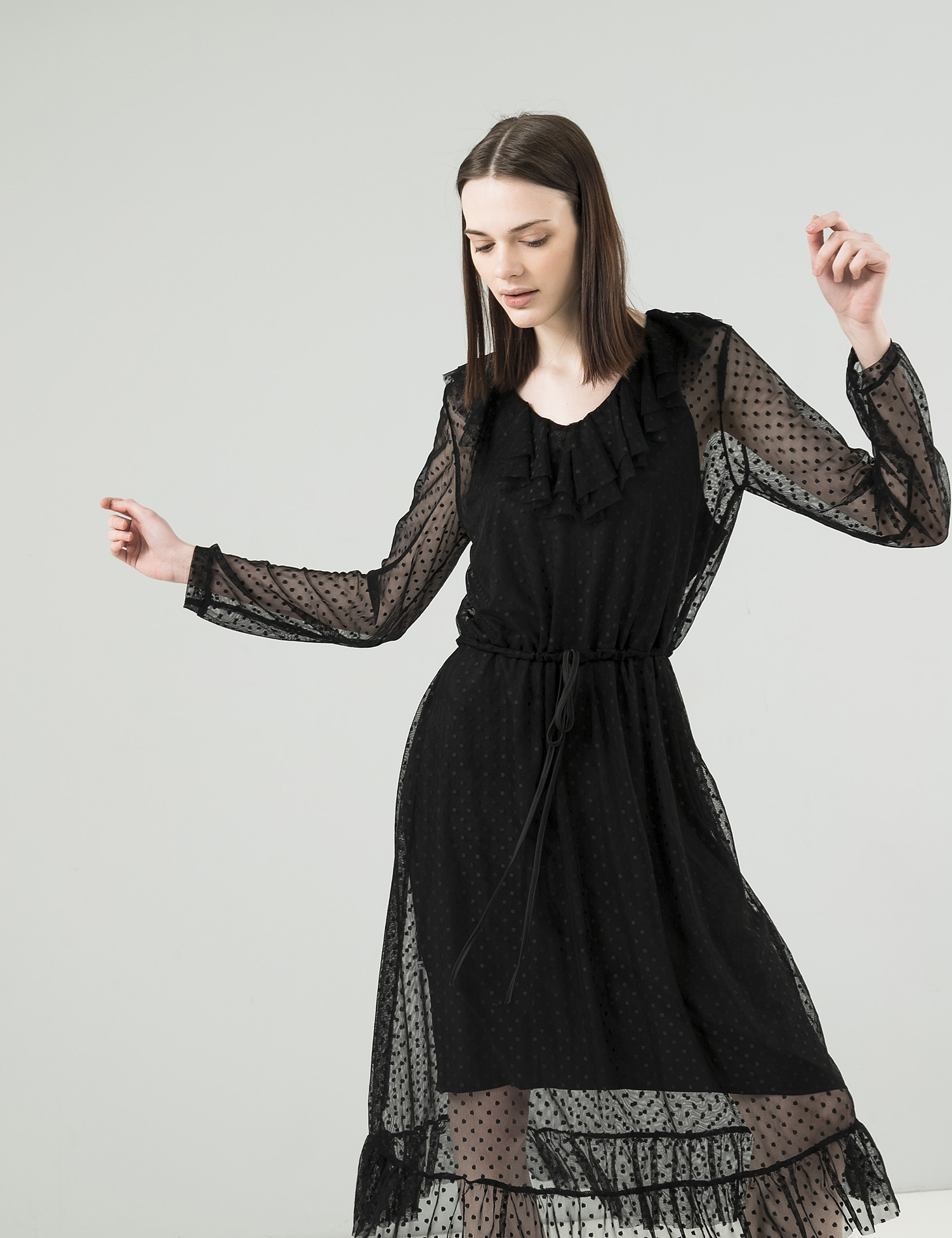 Картинка Чорна сукня з мереживом
