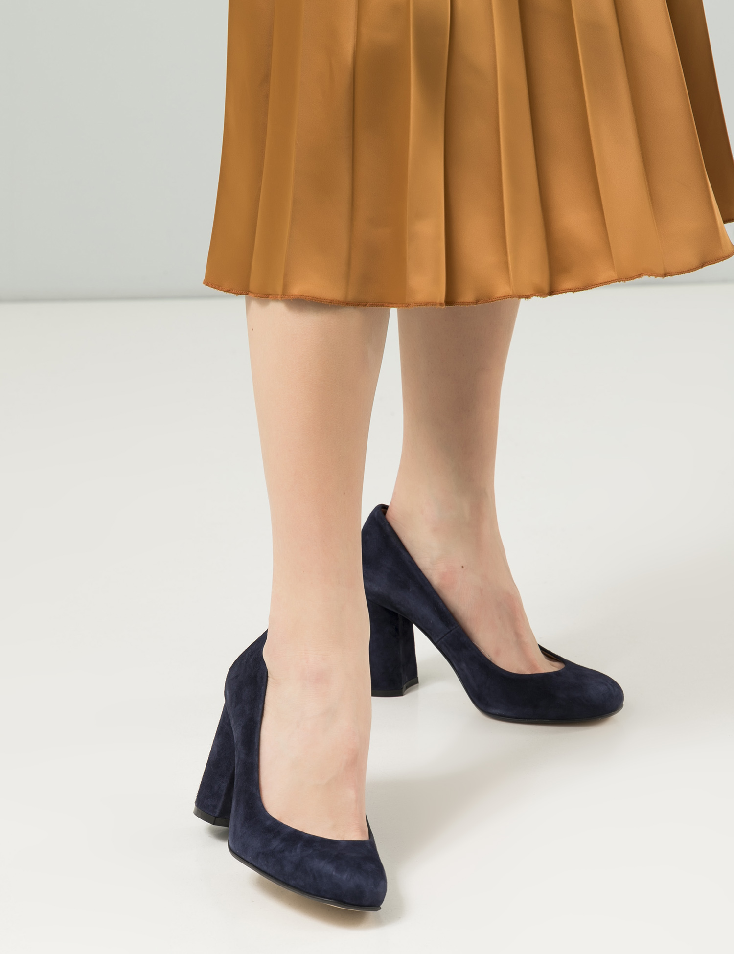 Картинка Жіночі сині замшеві туфлі на підборах
