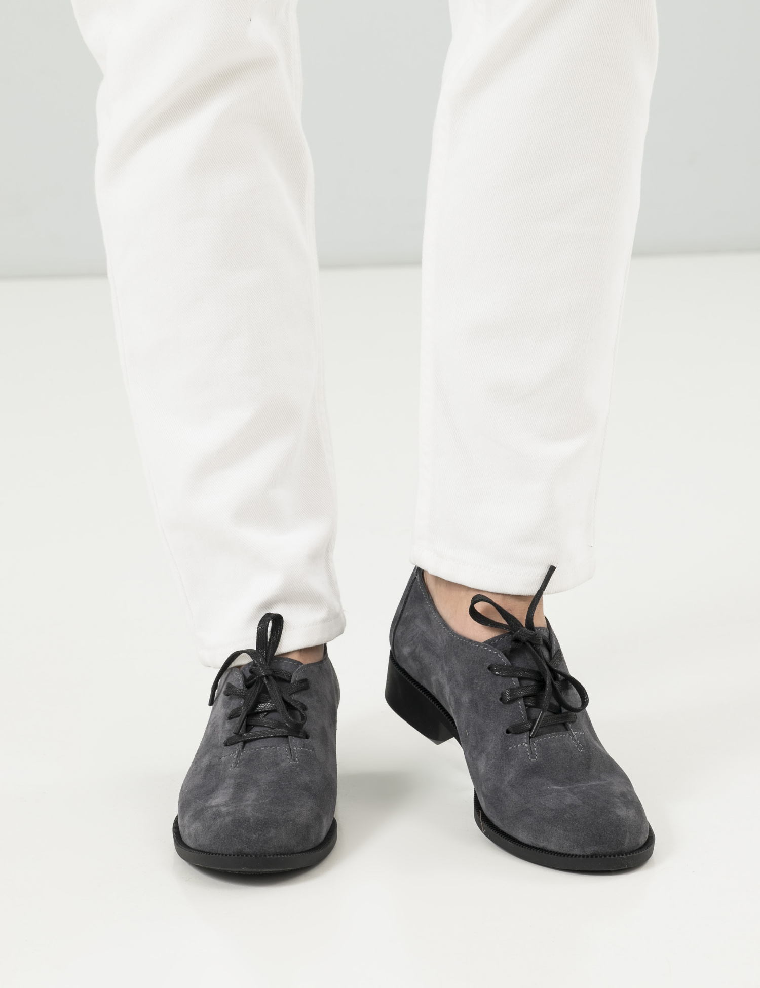 Картинка Жіночі сірі замшеві туфлі
