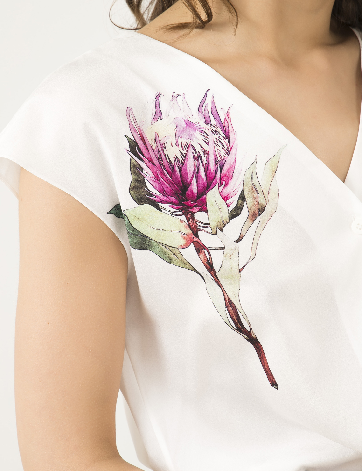 Картинка Жіноча біла блуза з принтом